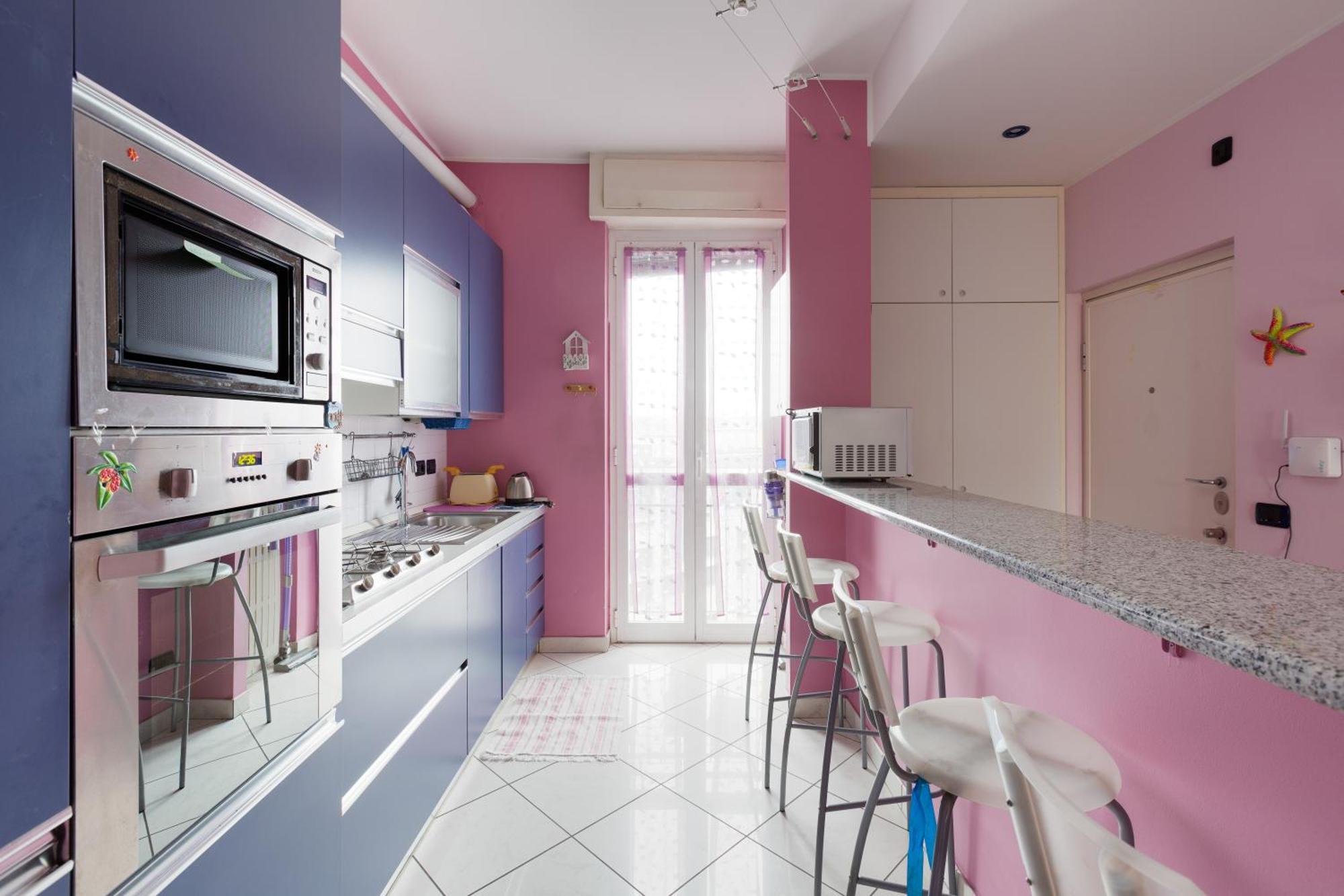 Mac Mahon - Colorful With Balcony!