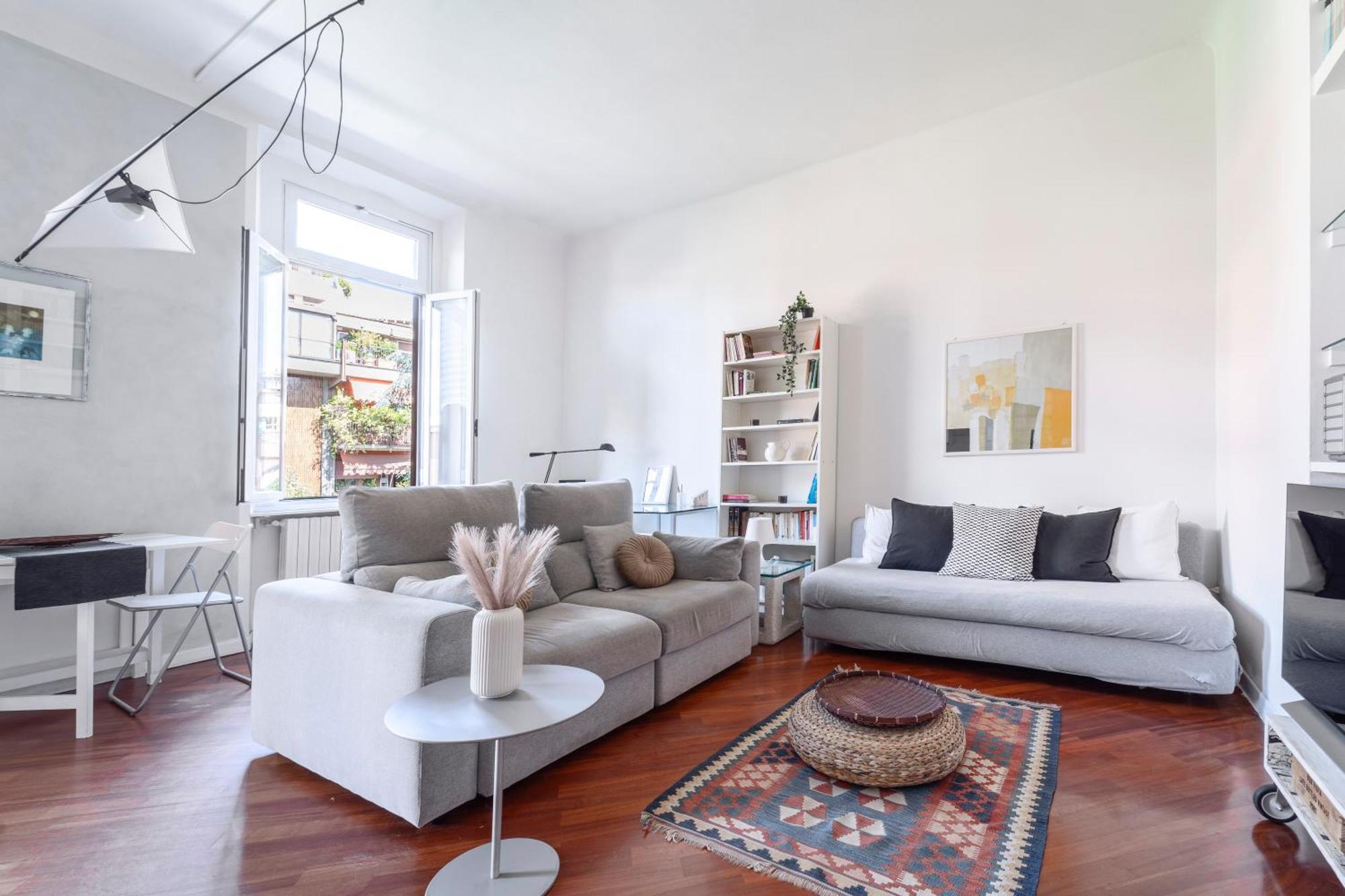 Roomy Flat With Garage - Porta Romana