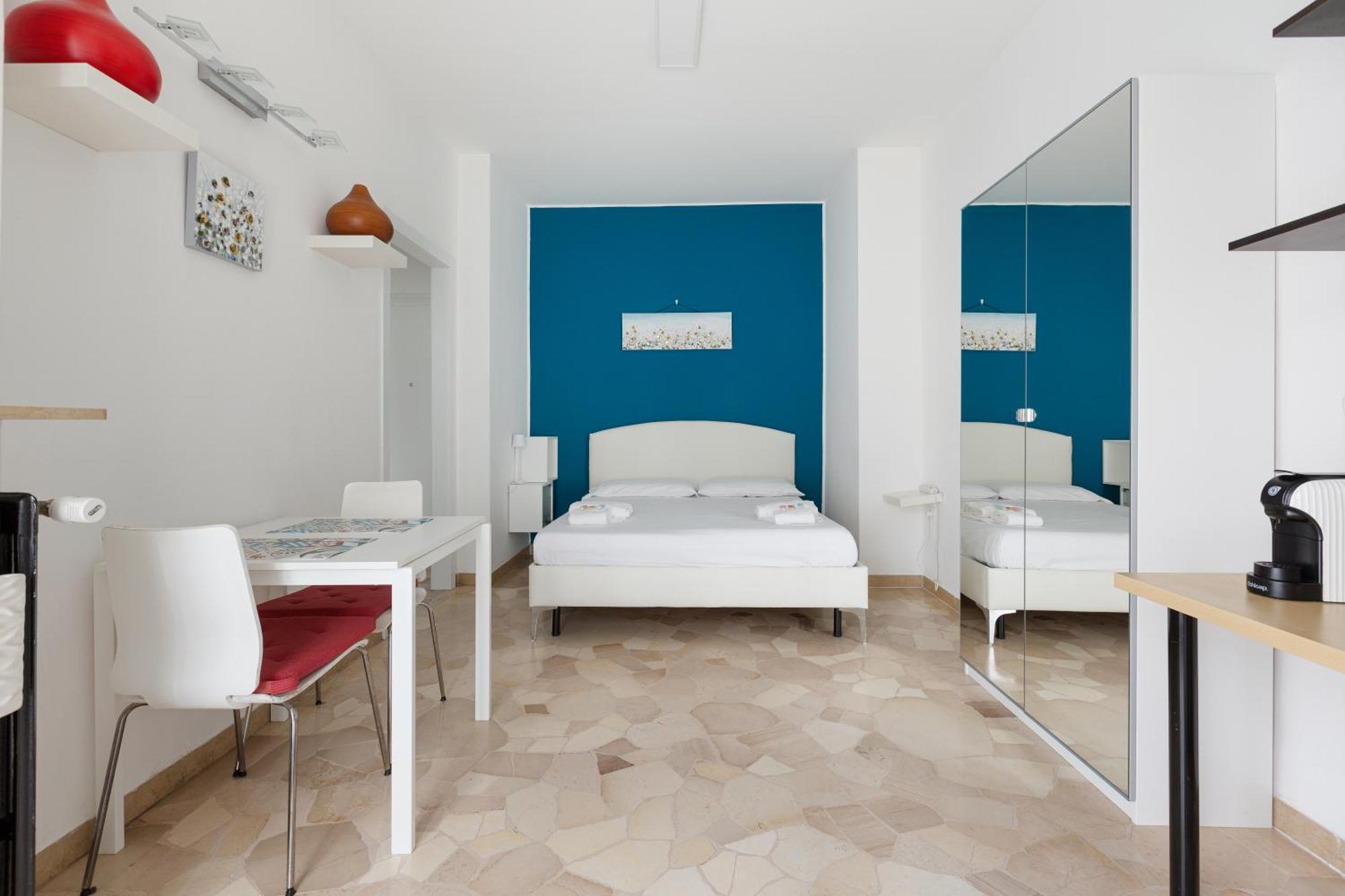Apartamento Lorenteggio-piazza Frattini Balcony Milão
