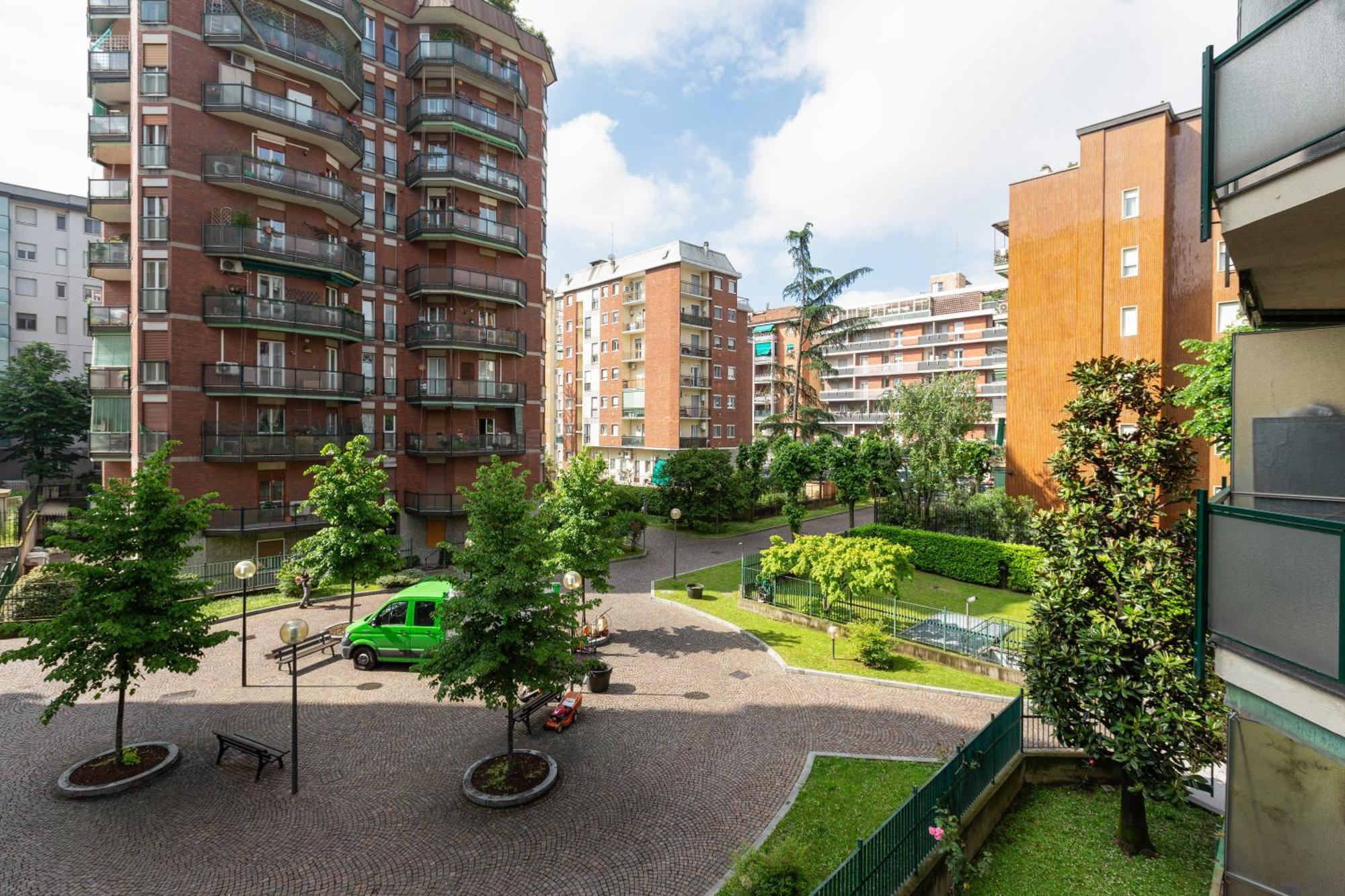 Lorenteggio-piazza Frattini Balcony Apartamento Milão