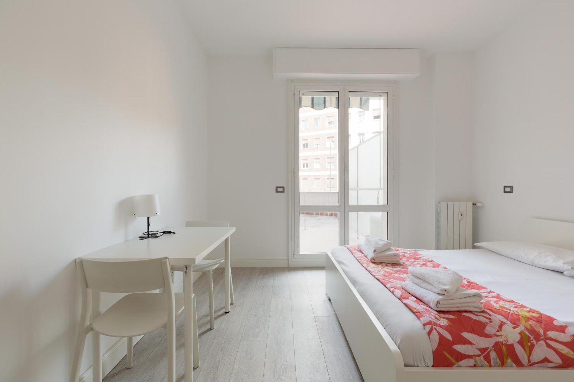 Milan-corso Lodi Cosy With Small Terrace Apartment *