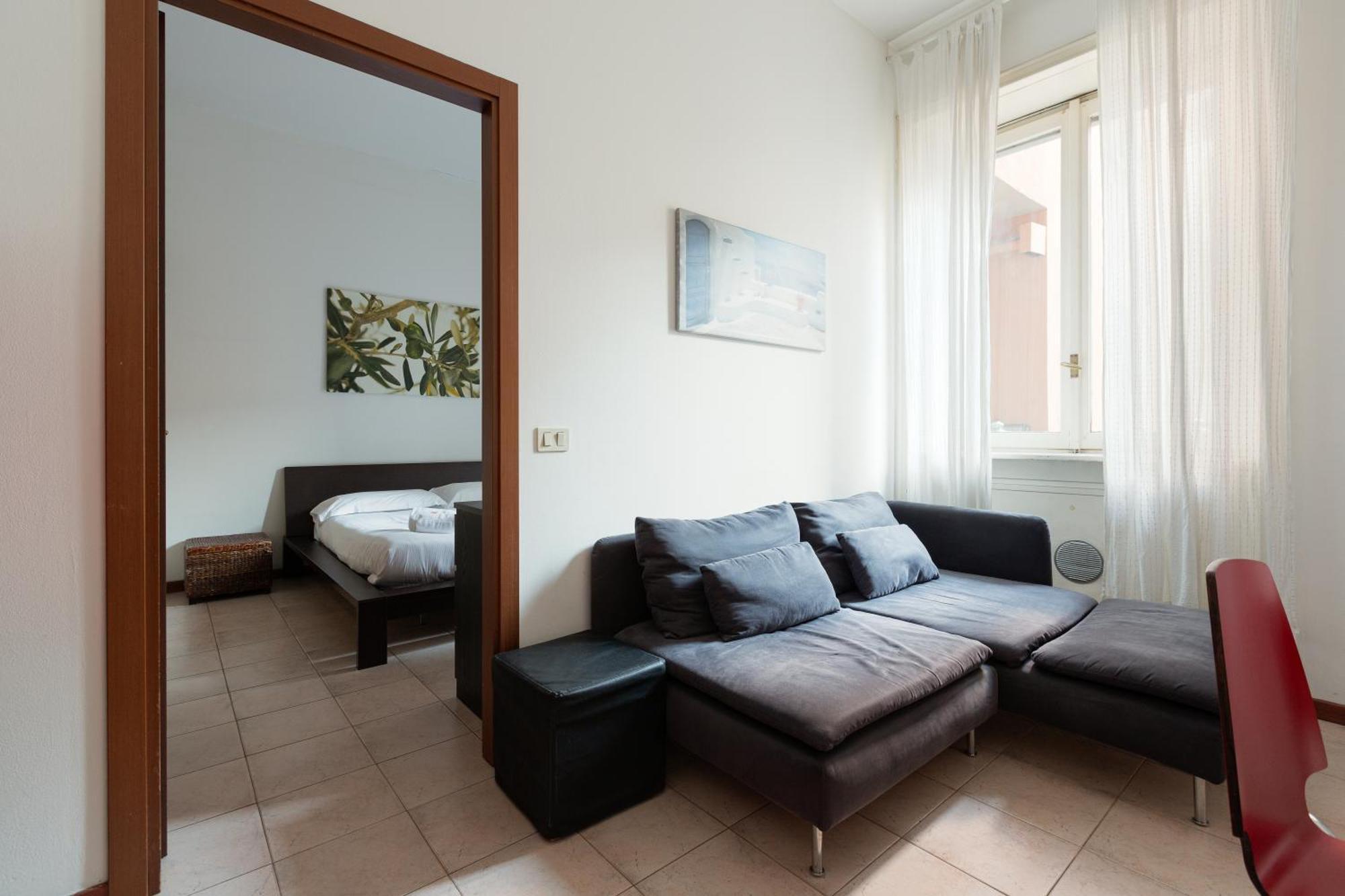 Cosy With Balcony Apartment Milan