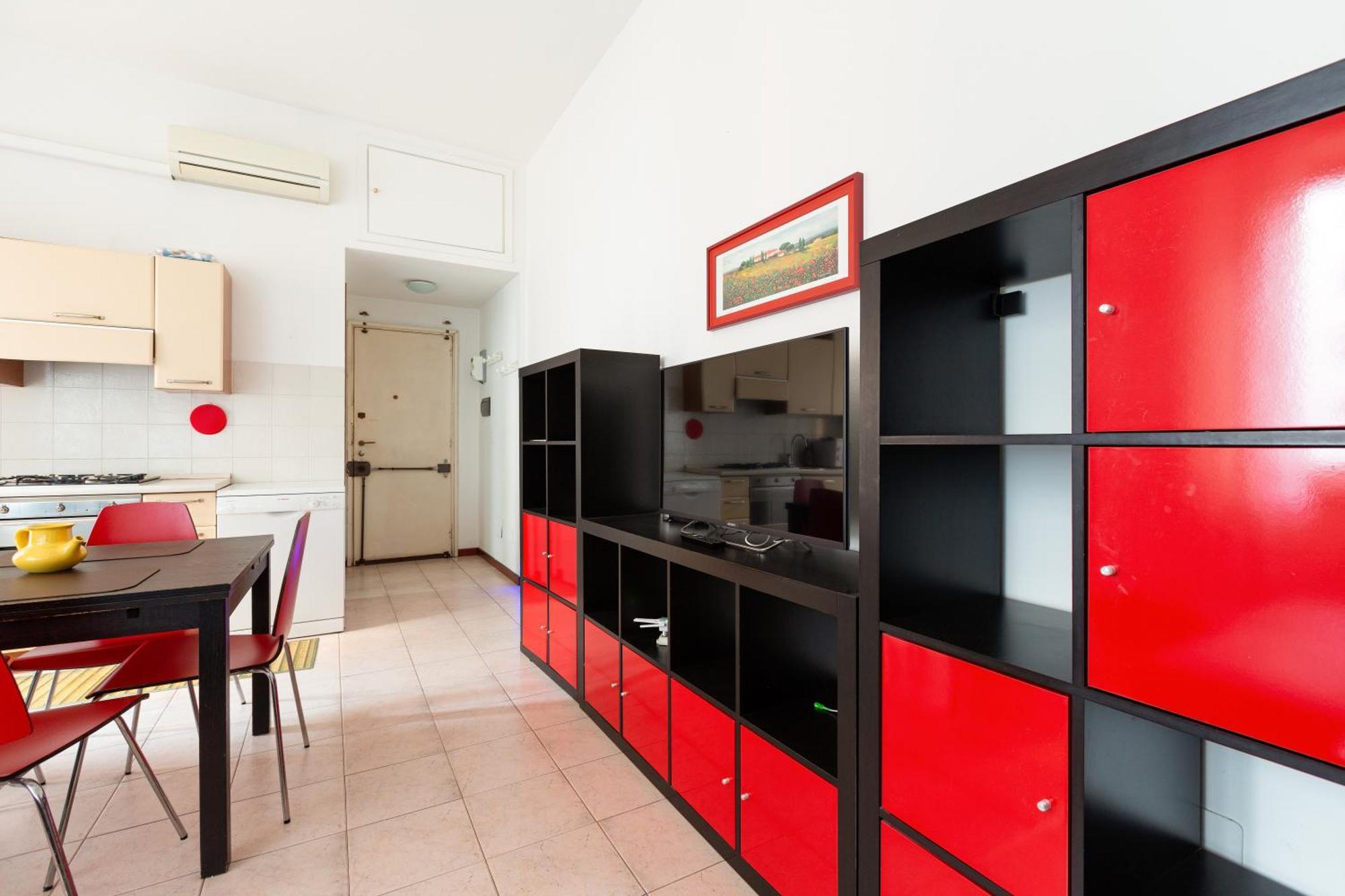 Cosy With Balcony Apartment Milan