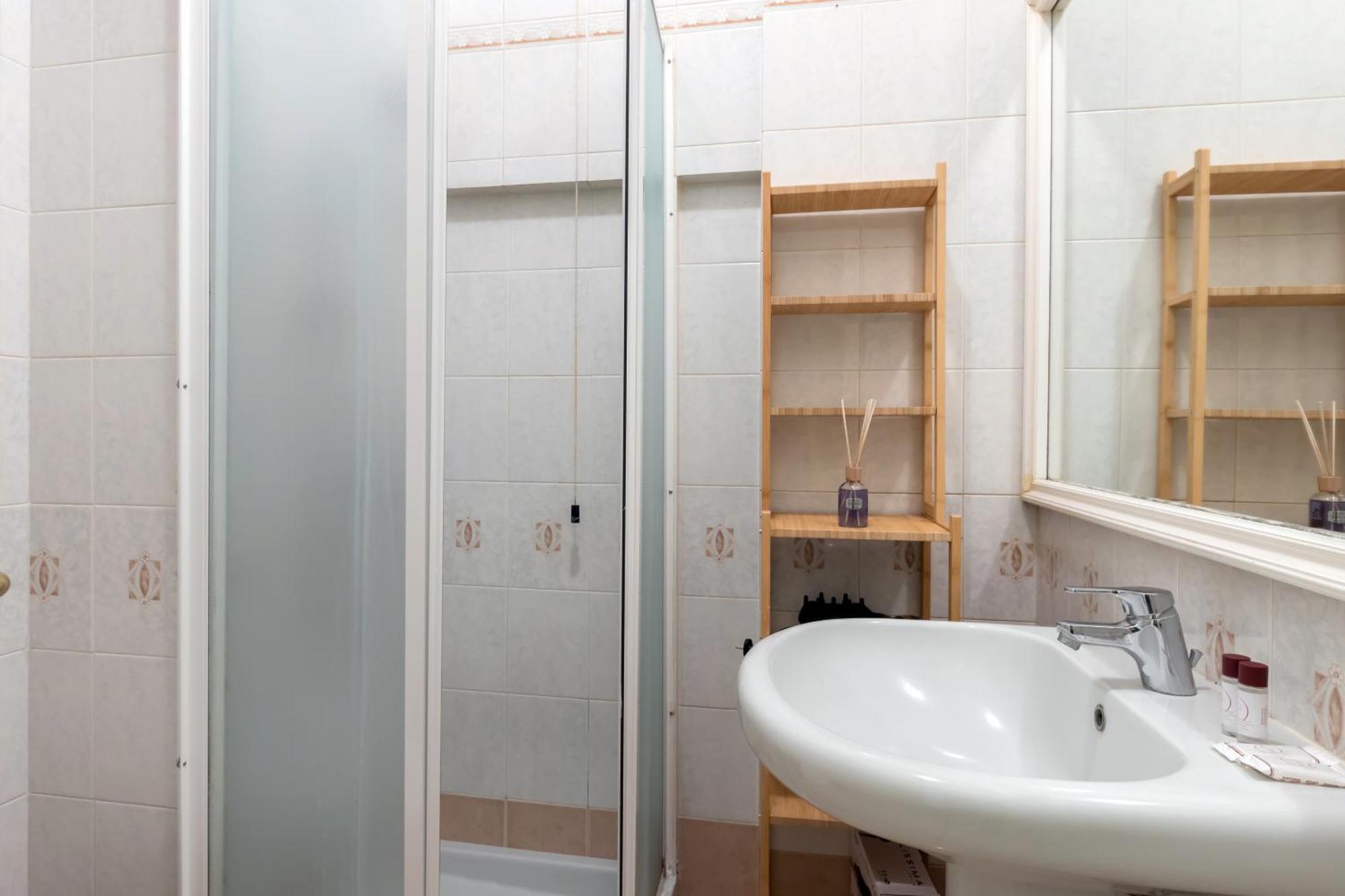 Apartment Sanzio City Escape - 15min From Duomo Milan