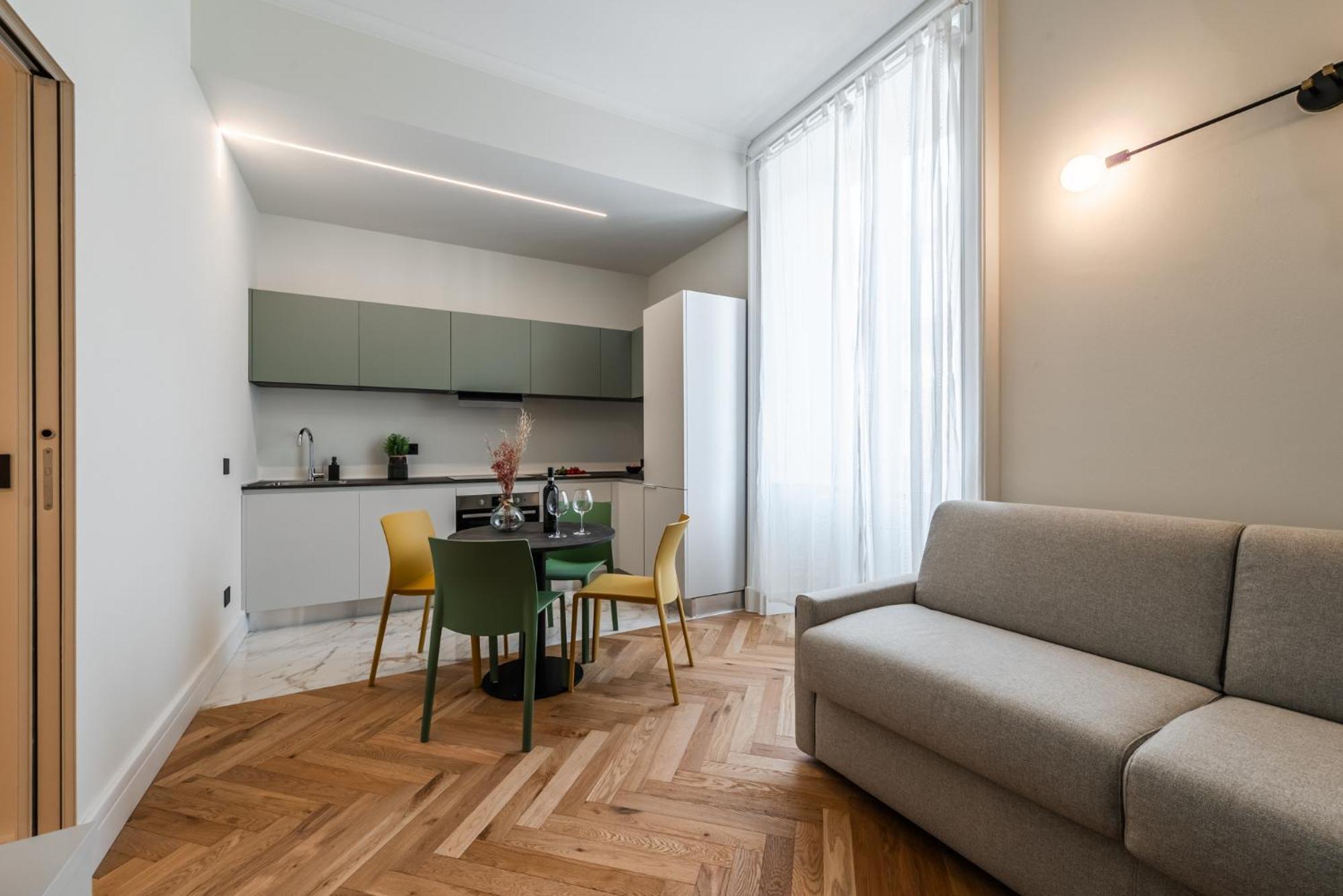 Spacious In Next To Metro Apartment