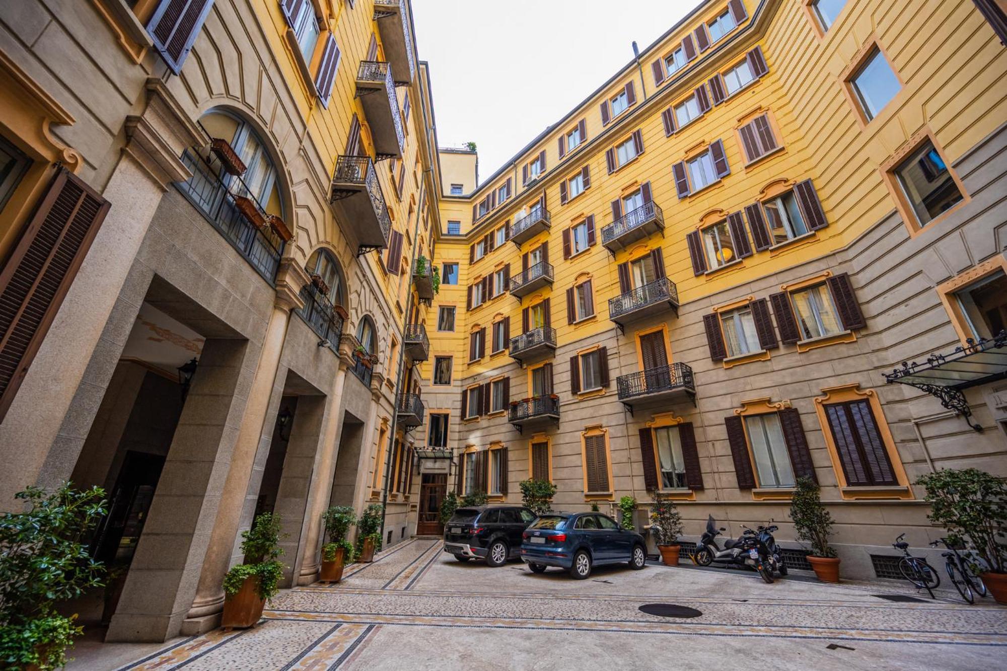 Spacious In Next To Metro Apartment Milan