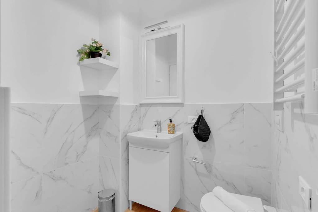 Nuovo E Confortevole, 4pax, Tram 24, Universita Apartment *