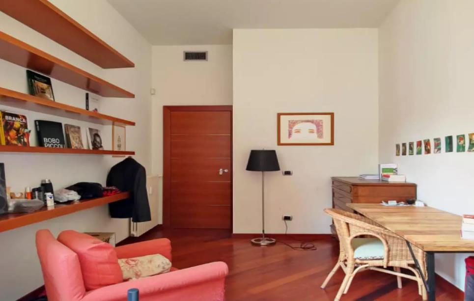 Casa de hóspedes Stanza Nr 2 In Zona Solari In Incantevole Milão