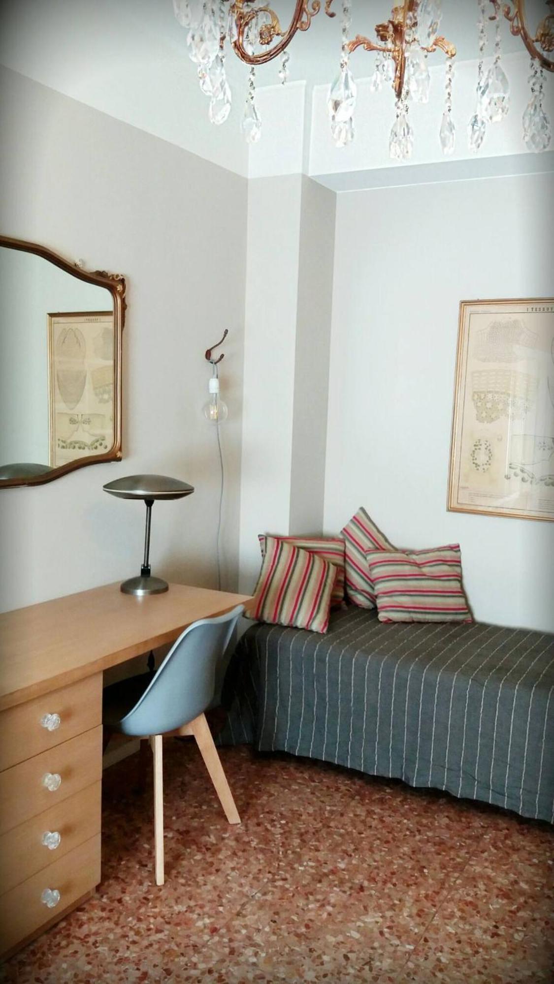 Charming Family Nest In Citta' Studi