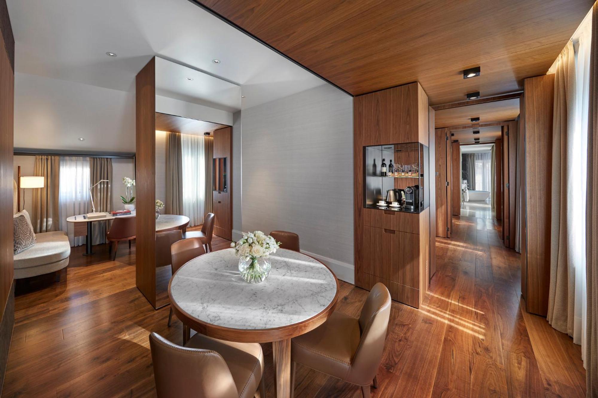 Mandarin Oriental, Hotel