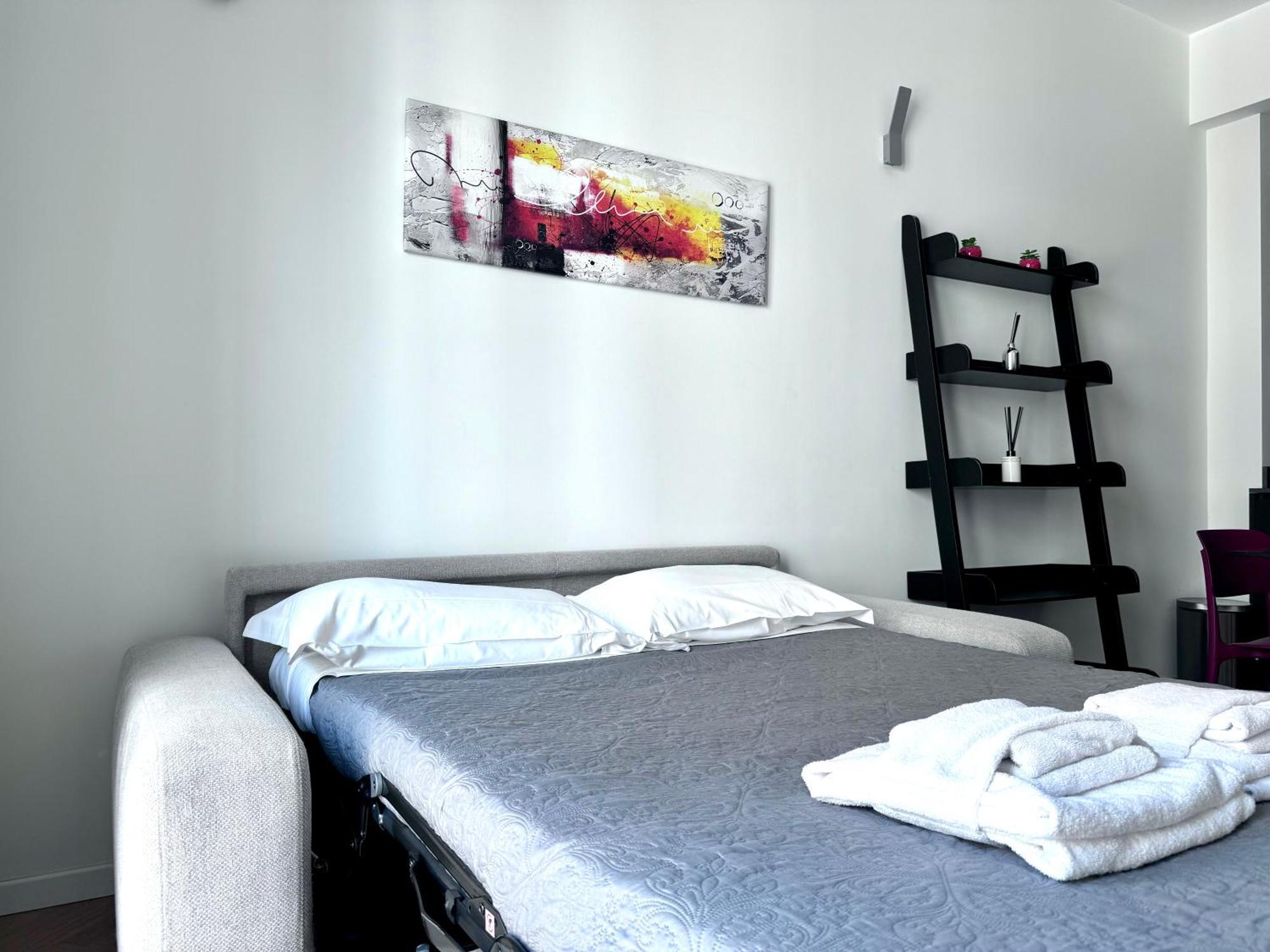 Cute And Duomo - Red Apartment
