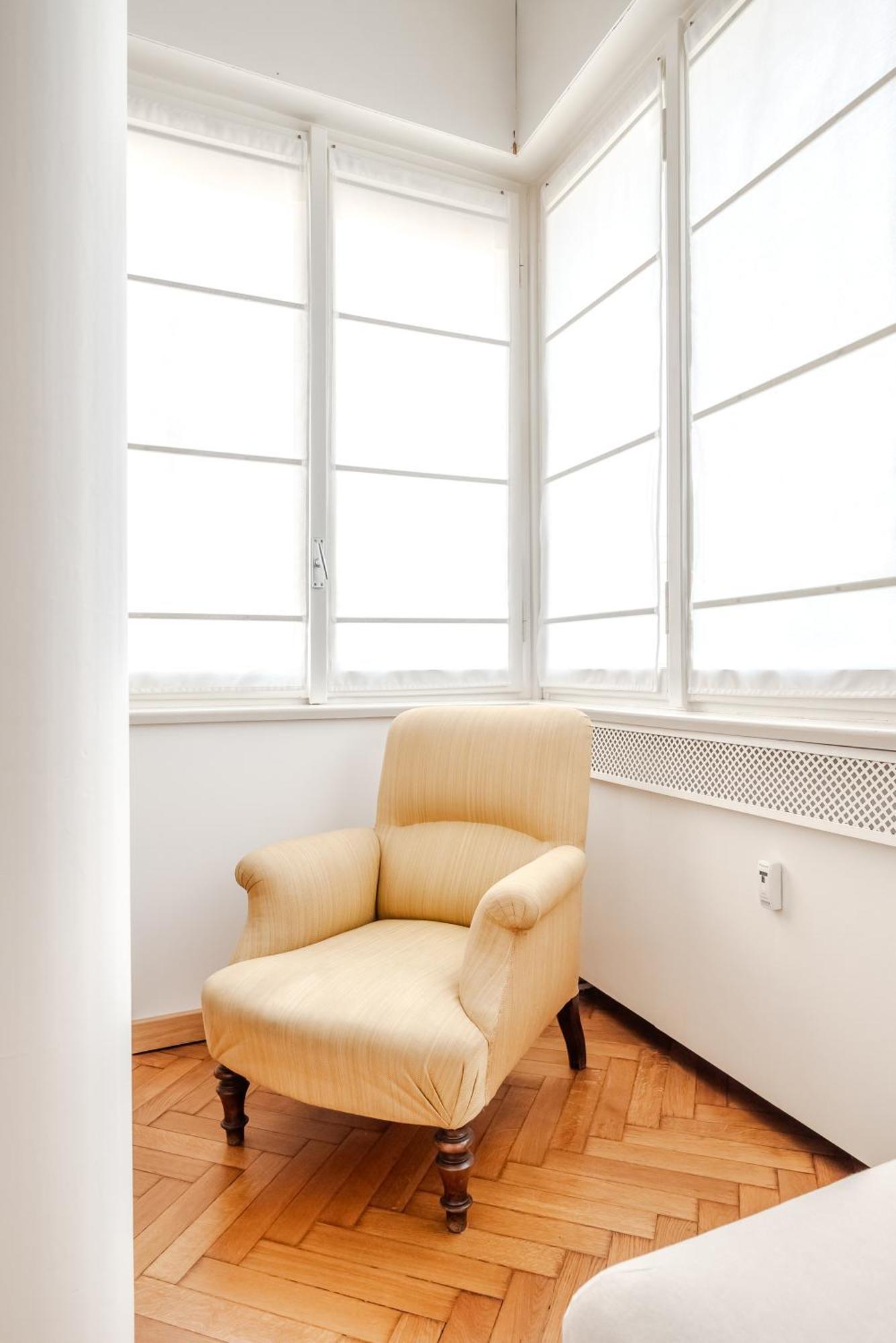 Ceradini With Balcony R&r Apartment Milan