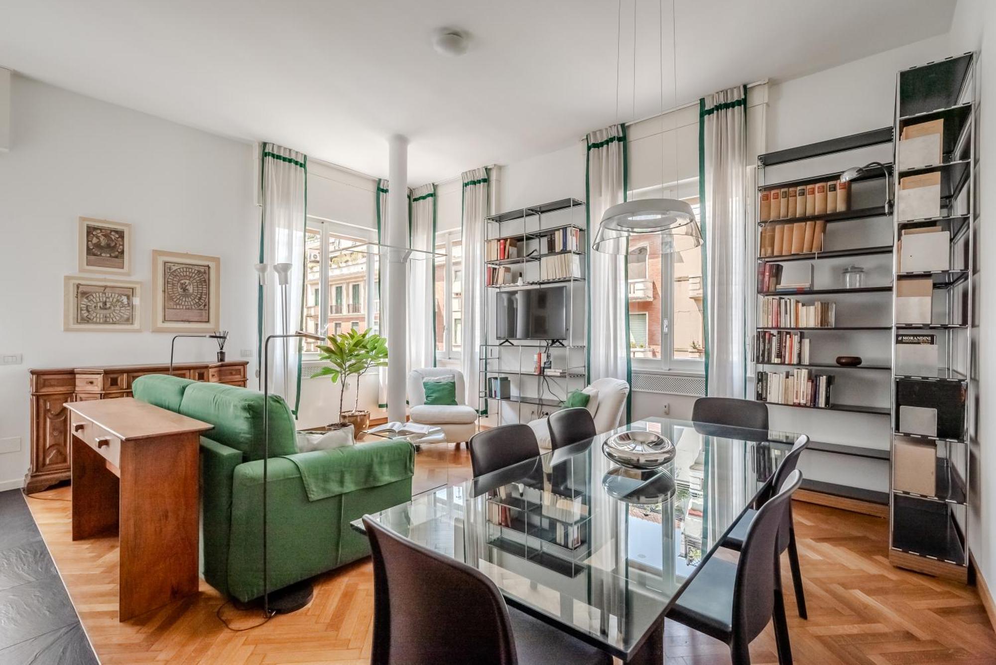 Ceradini With Balcony R&r * Milan