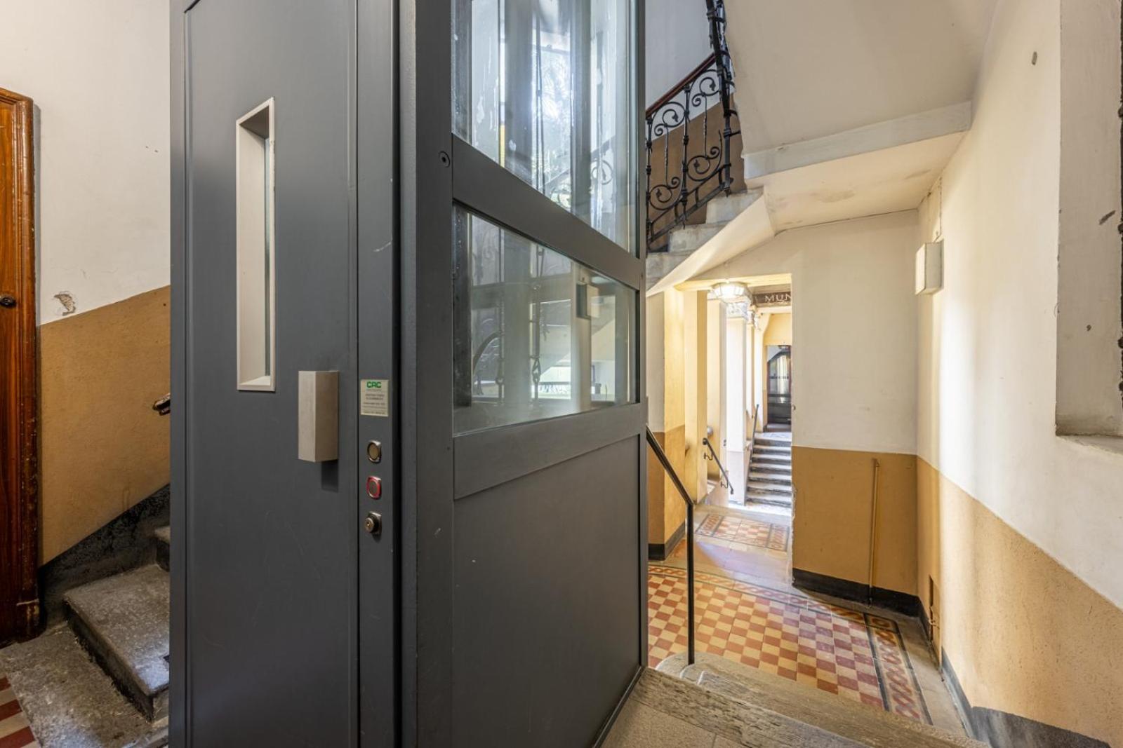 Deluxe Attic For 2, With Amazing Terrace And Poweful Wi-fi - Very Near The Metro, Position, Very Well Connected To Train Stations And Malpensa, Linate And Begramo Airports Apartment