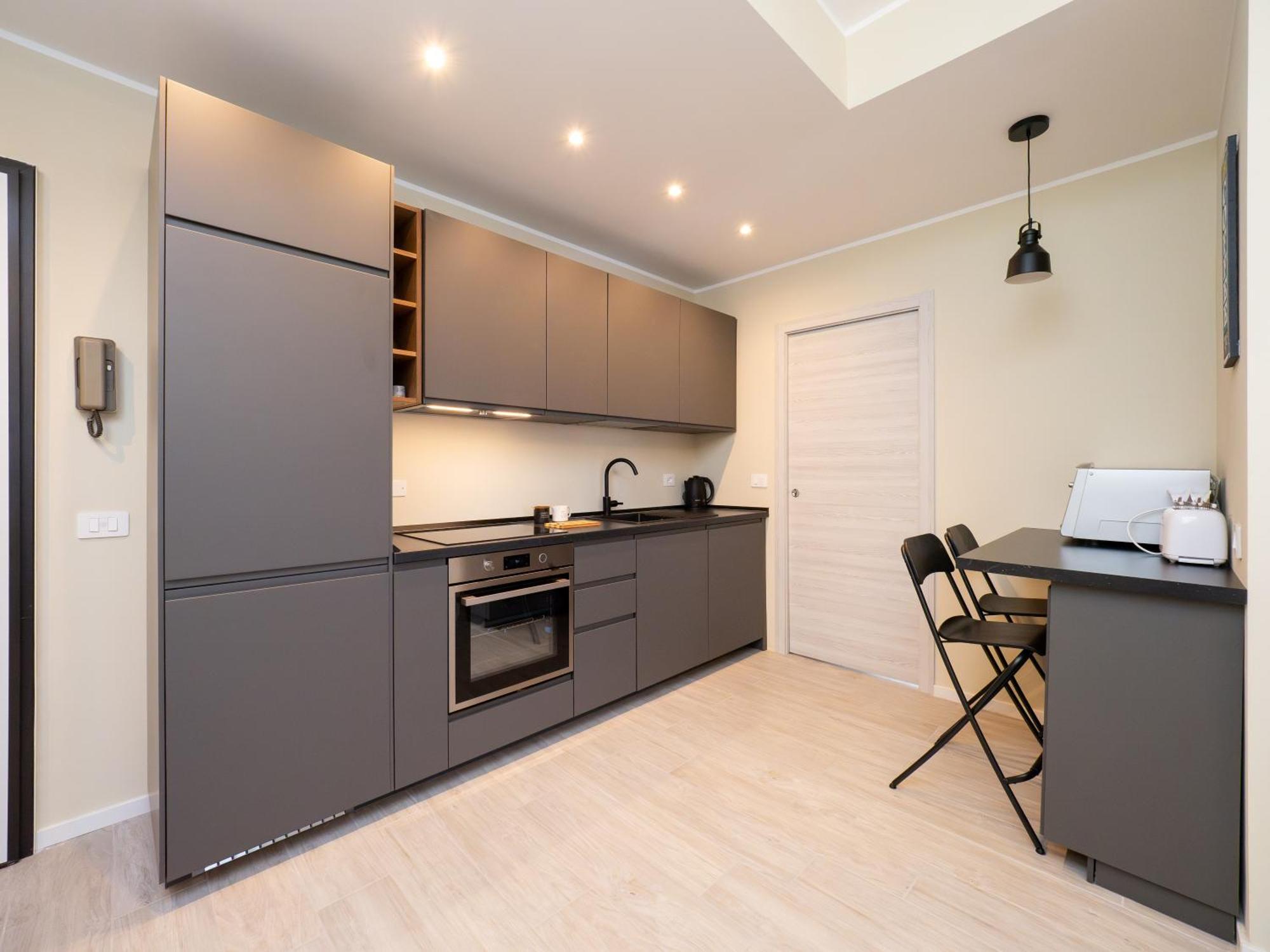 Modern 2br With Private Balcony, Steps To Metro Milão