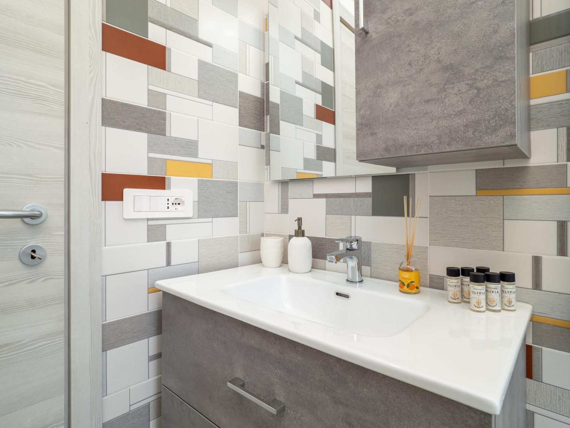 Modern 2br With Private Balcony, Steps To Metro Apartamento *