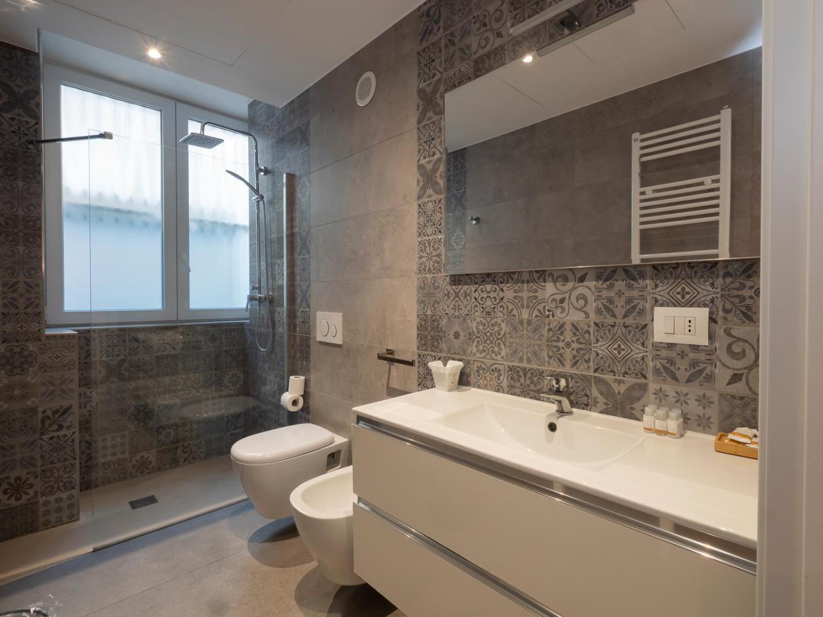 Xenia - Elegant Three-room In Moscova Area Apartment Milan
