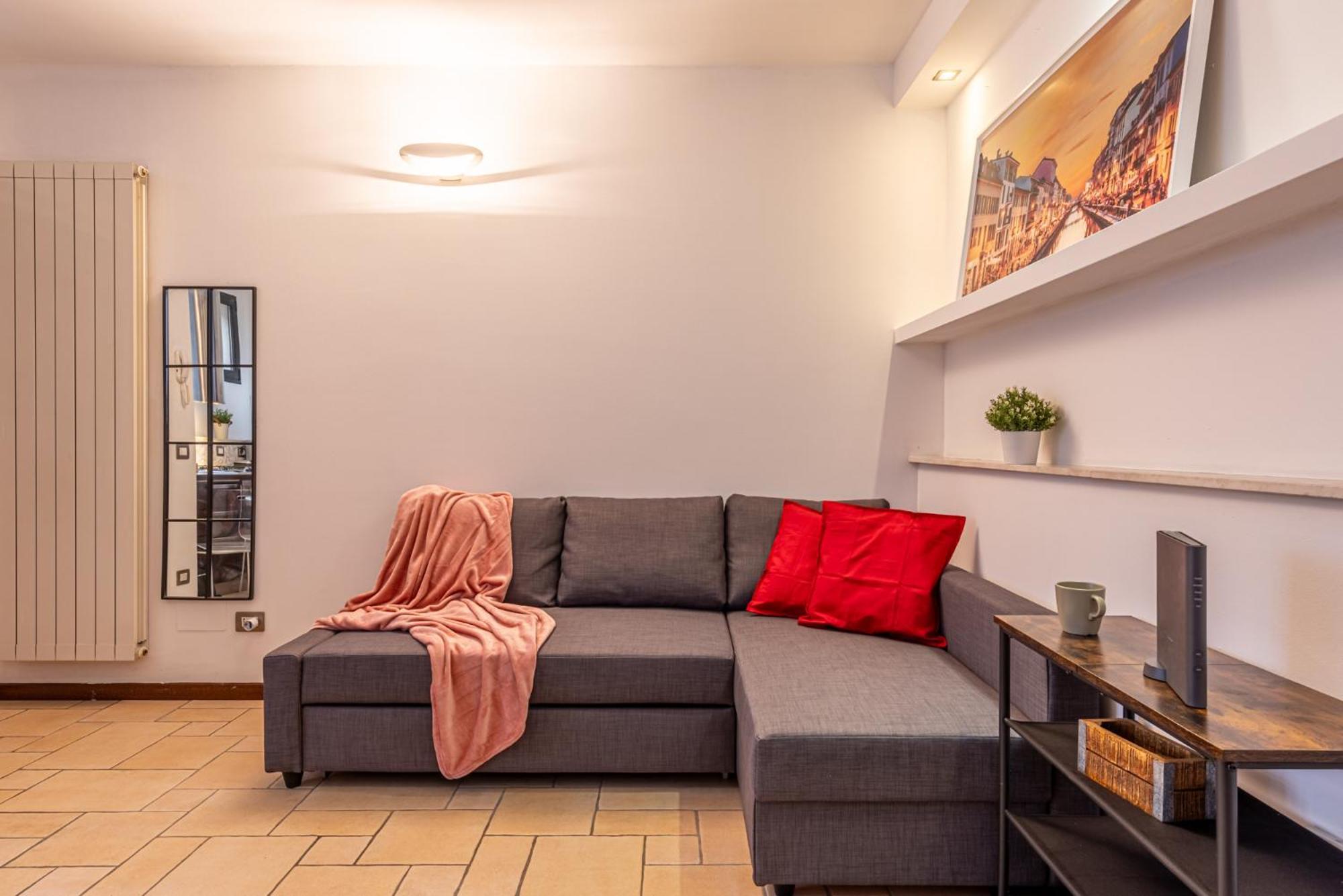 Apartment Romantic Navigli - 15min Duomo - Free Parking