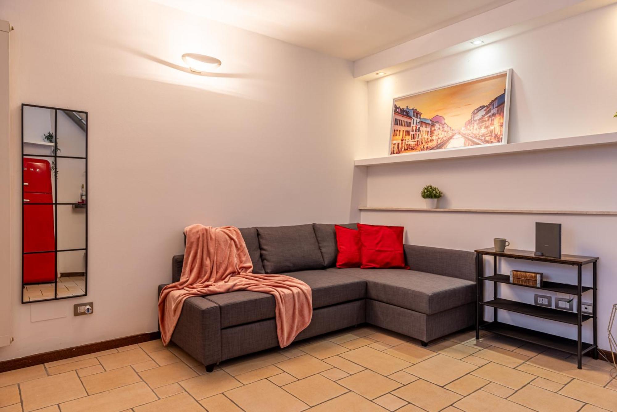 Apartment Romantic Navigli - 15min Duomo - Free Parking *