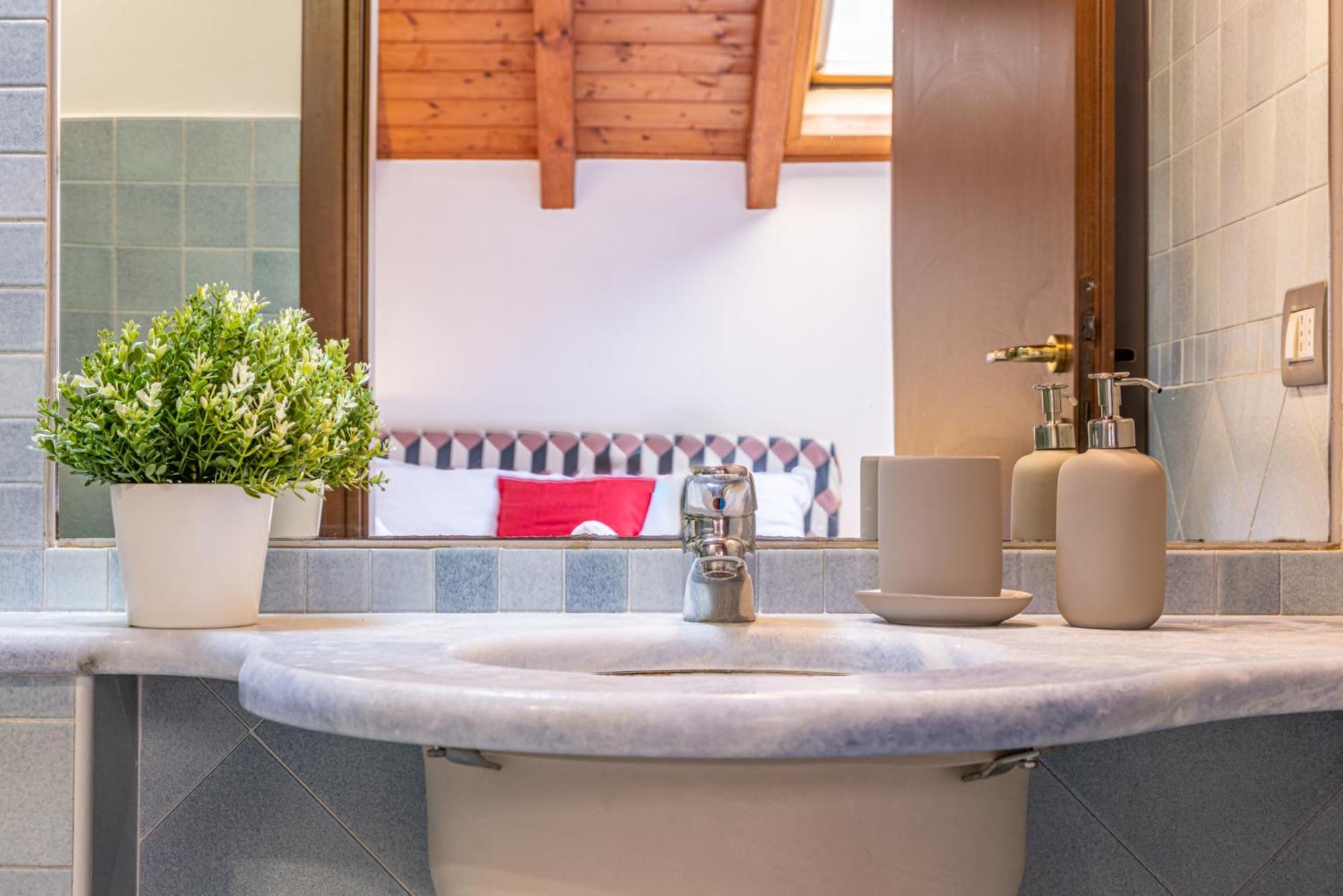 Romantic Navigli - 15min Duomo - Free Parking Apartment