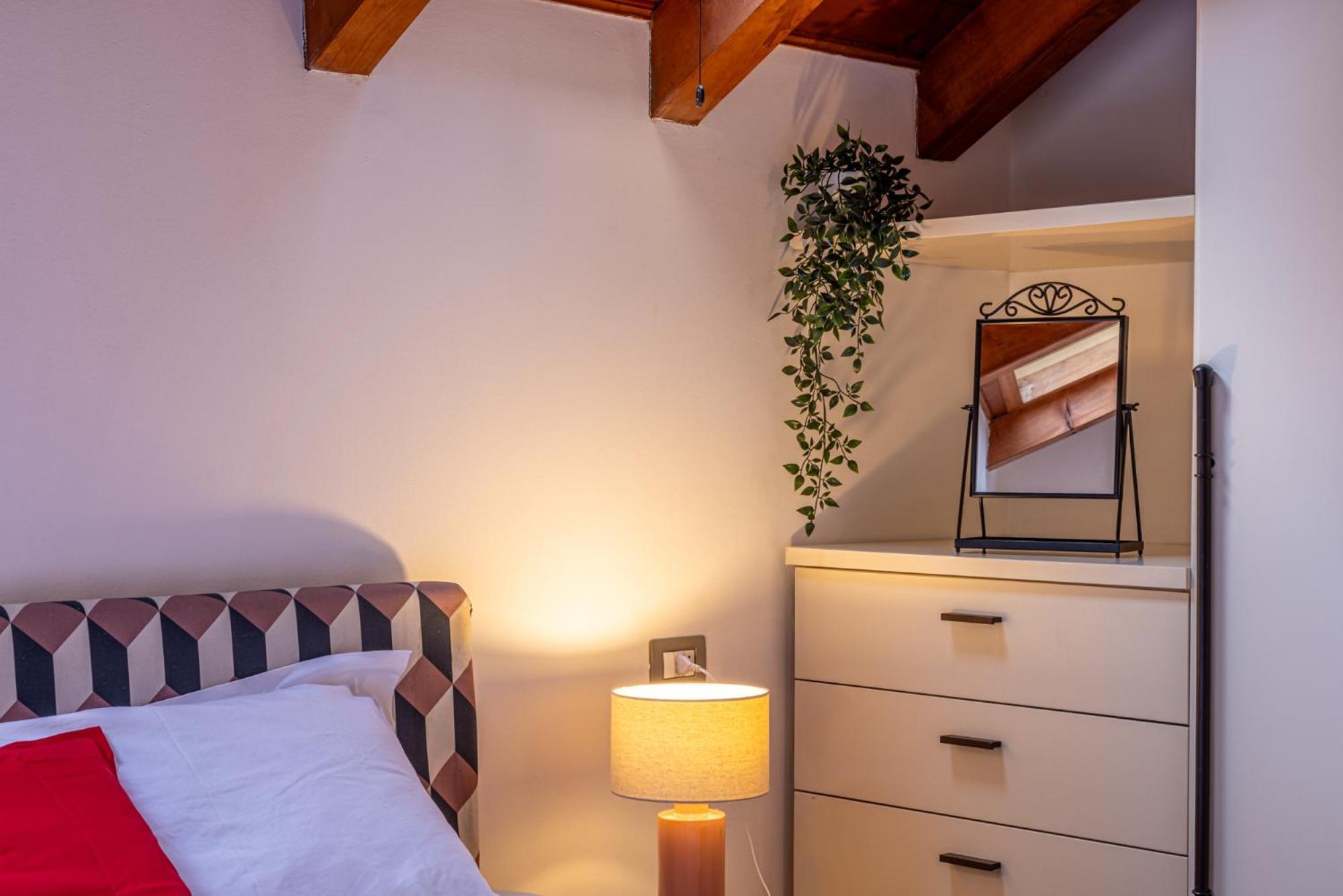 Romantic Navigli - 15min Duomo - Free Parking Apartment *
