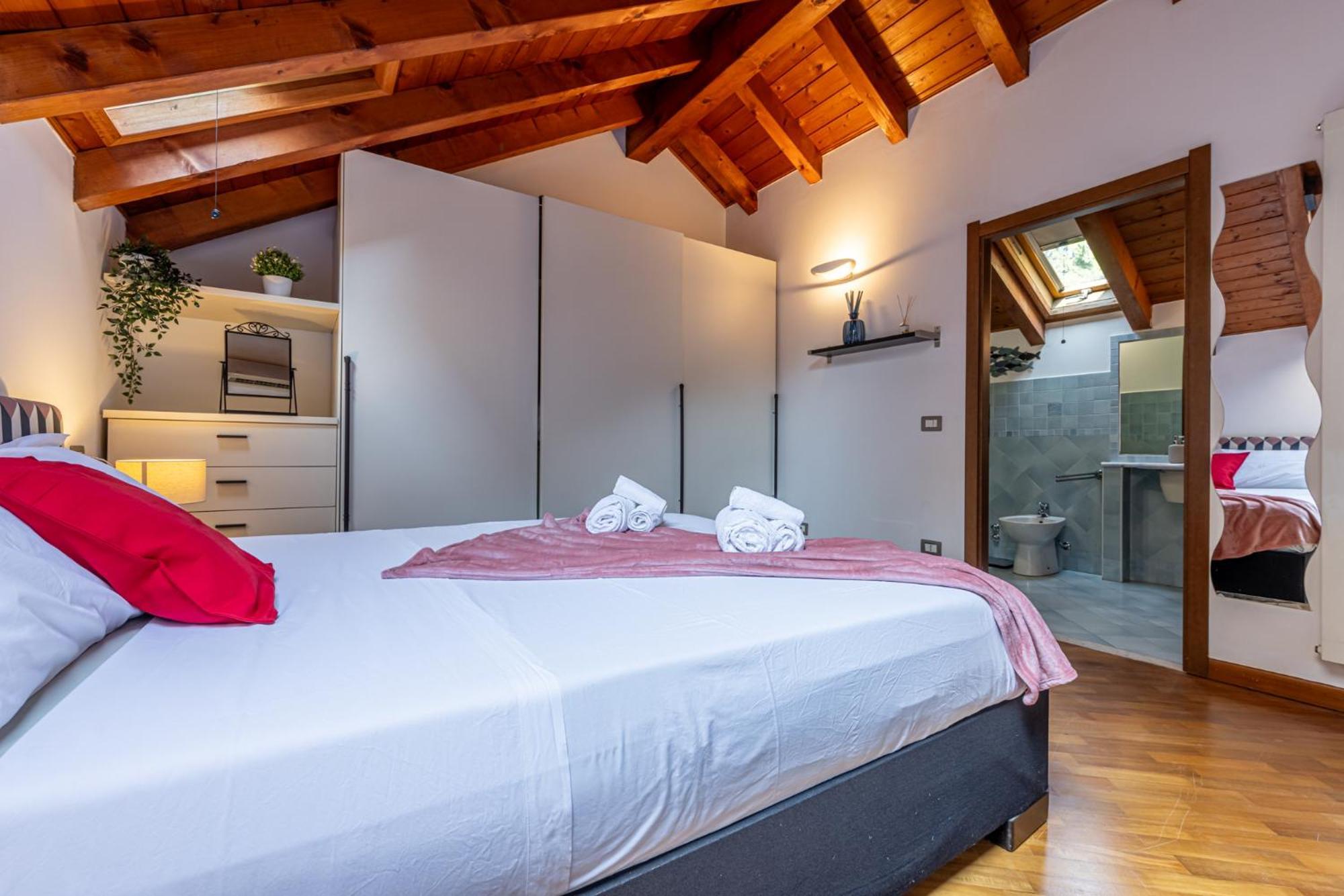 Romantic Navigli - 15min Duomo - Free Parking Apartment