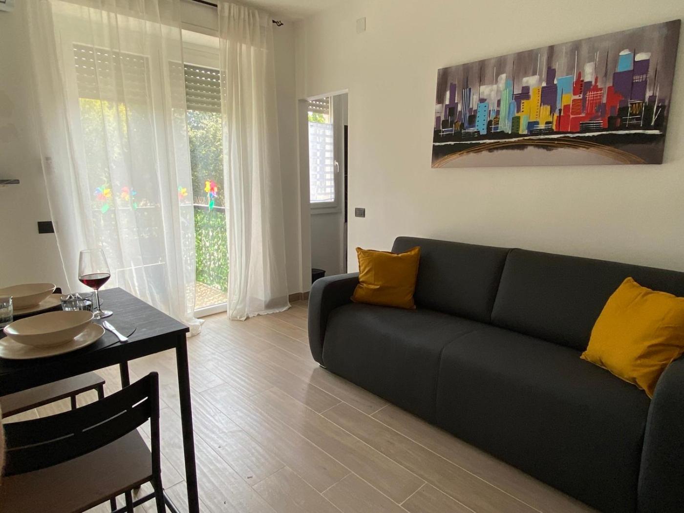 Moderno Ed Elegante Loft Con Balcone