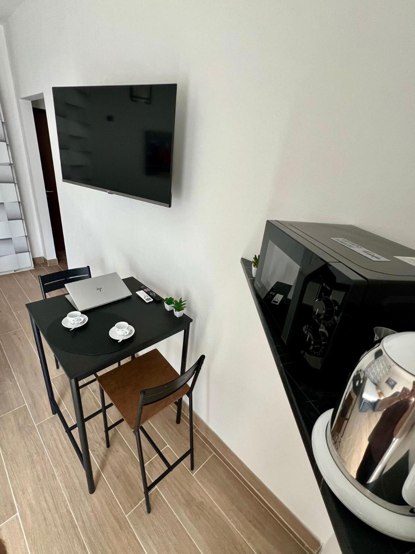 Moderno Ed Elegante Loft Con Balcone Milan