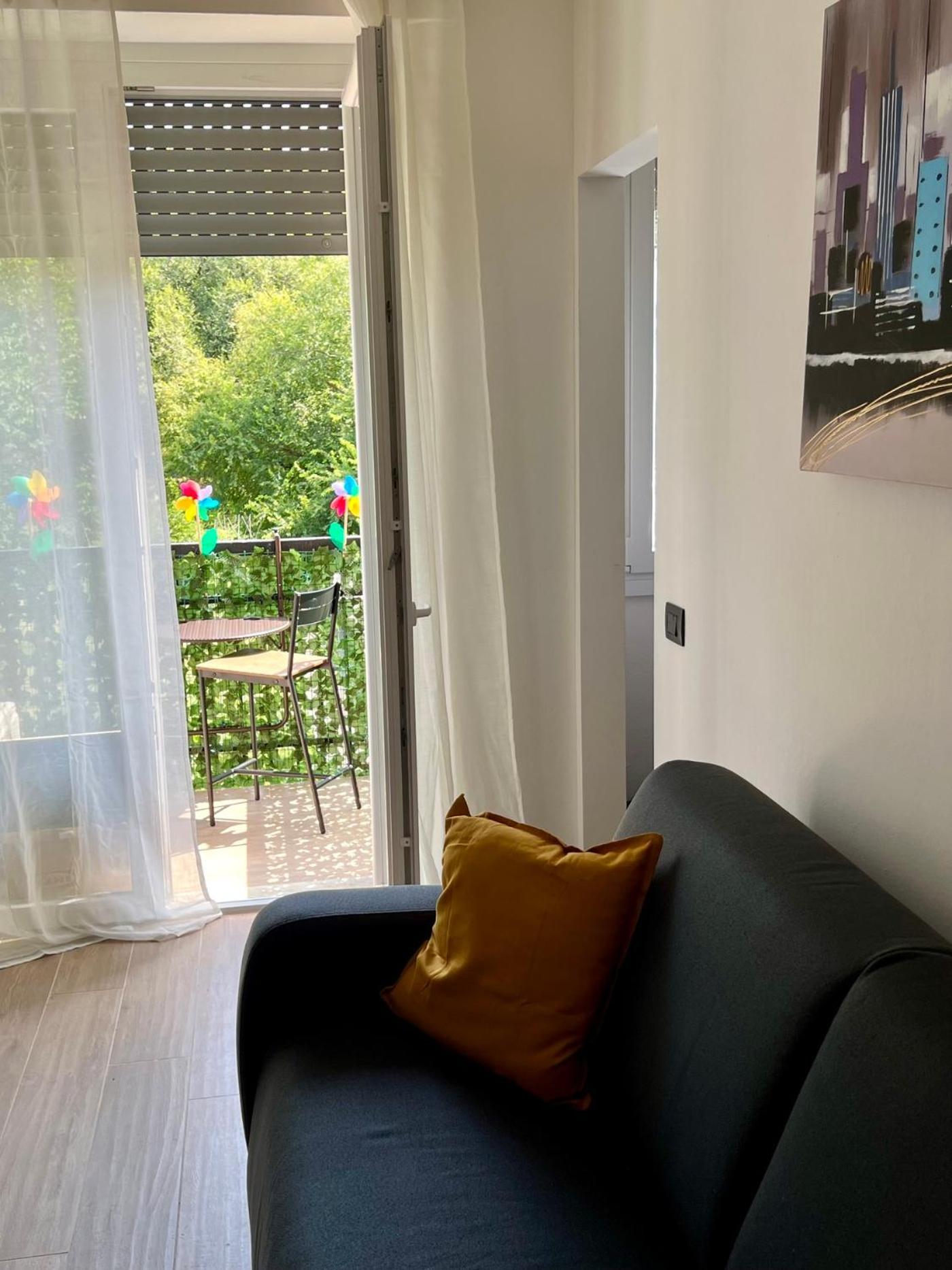 Moderno Ed Elegante Loft Con Balcone Milan
