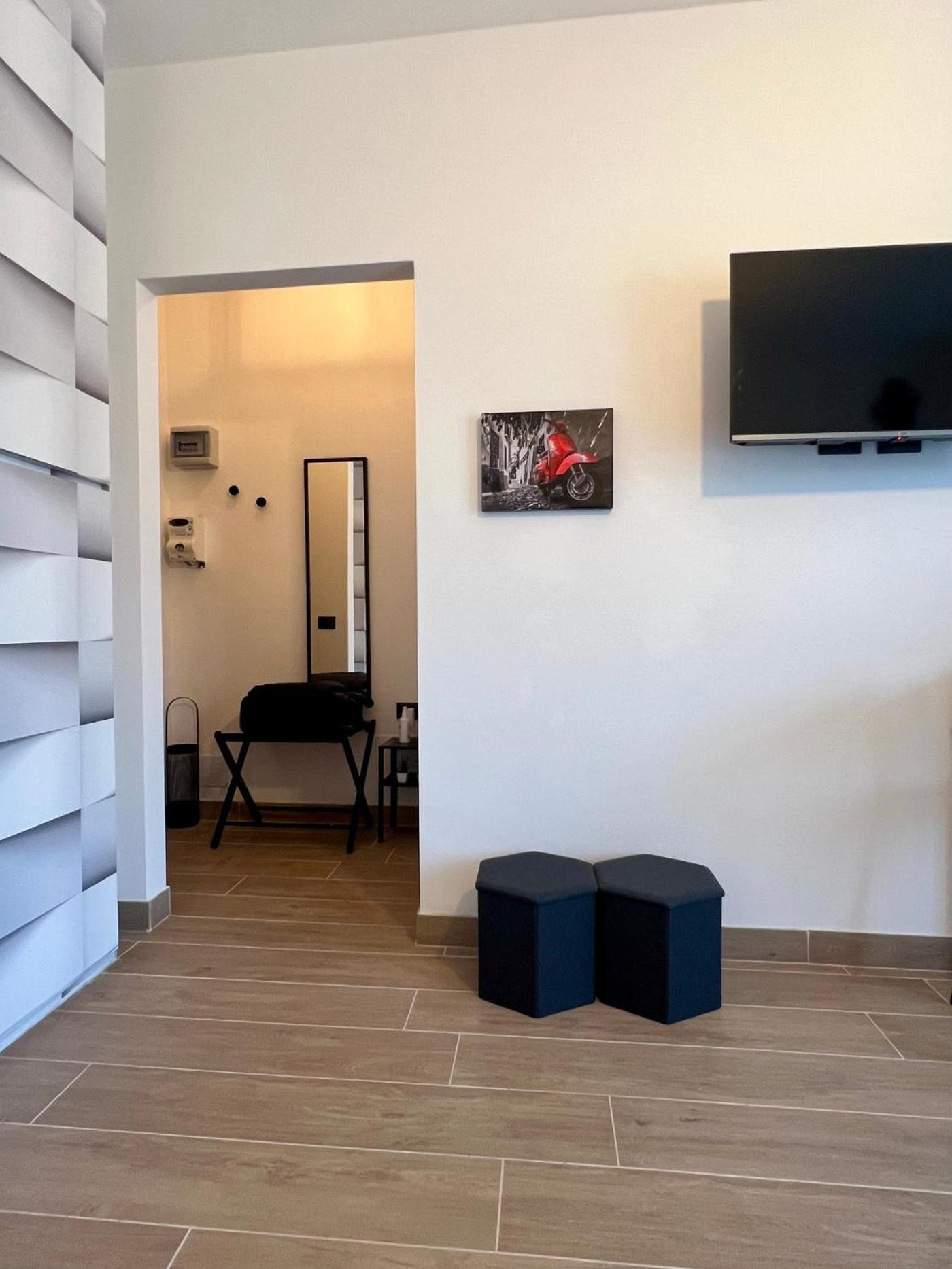 Moderno Ed Elegante Loft Con Balcone