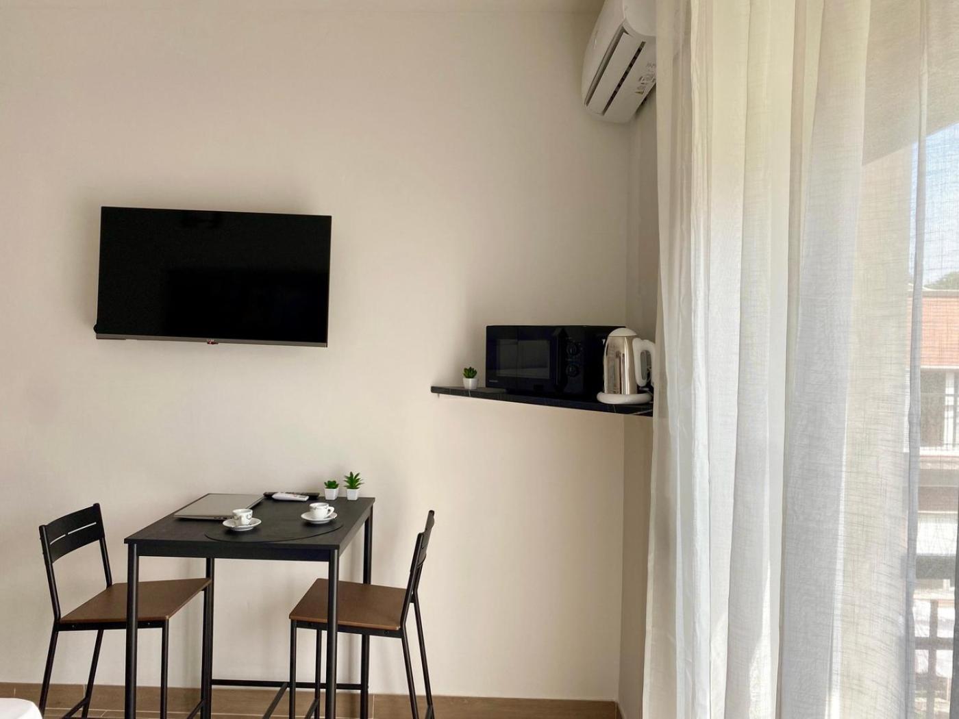 Moderno Ed Elegante Loft Con Balcone