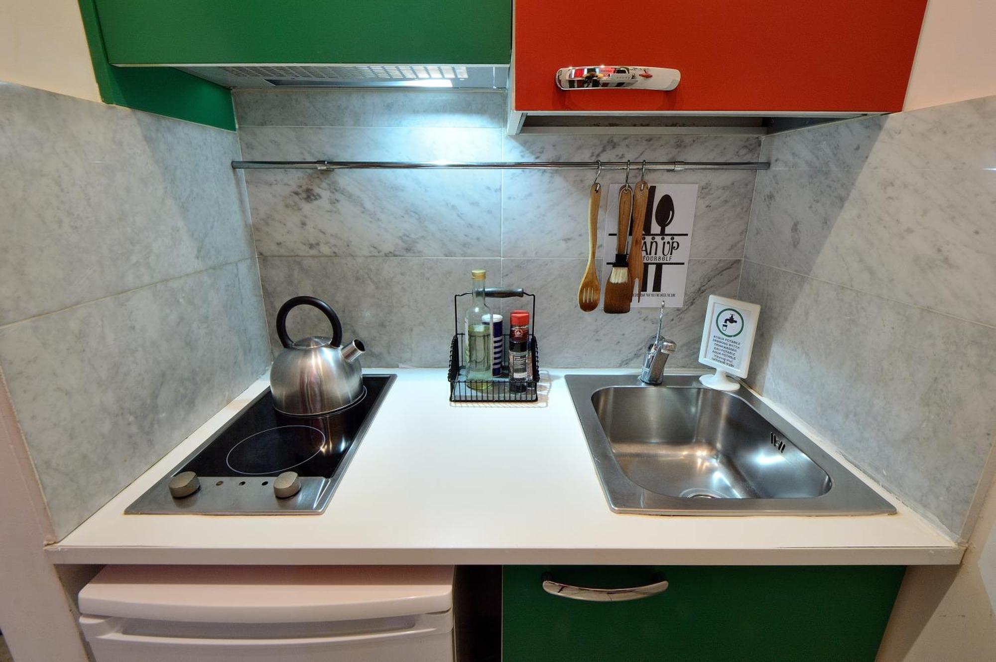 Apartment Bellissimo Mini A Tema Bandiera Italiana, Potente Wi-fi, 3 Linee Metropolitane Dietro Casa, Collegato Direttamente Con Aeroporto Di Malpensa E Rho Fiera Milan