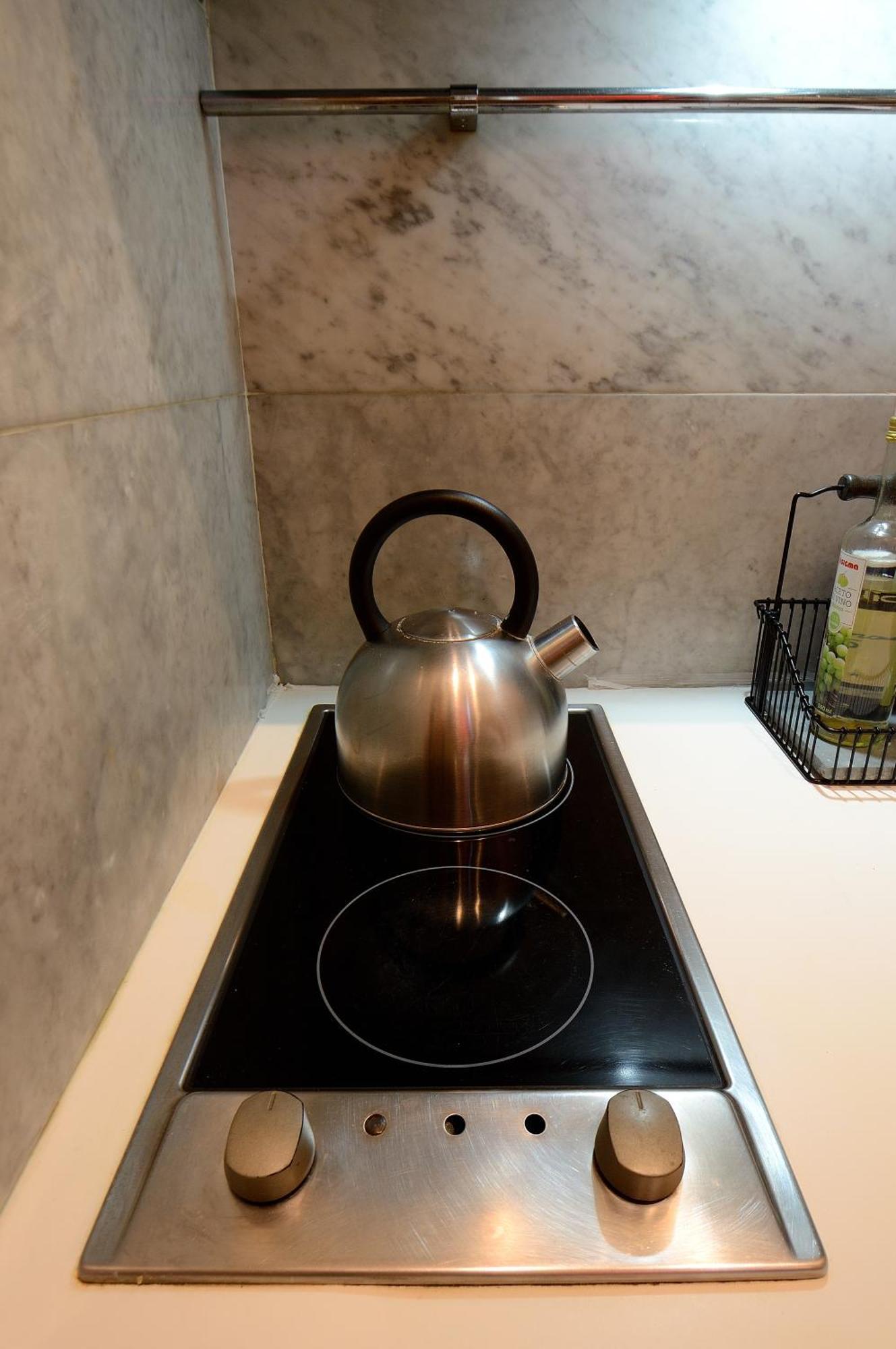 Bellissimo Mini A Tema Bandiera Italiana, Potente Wi-fi, 3 Linee Metropolitane Dietro Casa, Collegato Direttamente Con Aeroporto Di Malpensa E Rho Fiera Apartment Milan