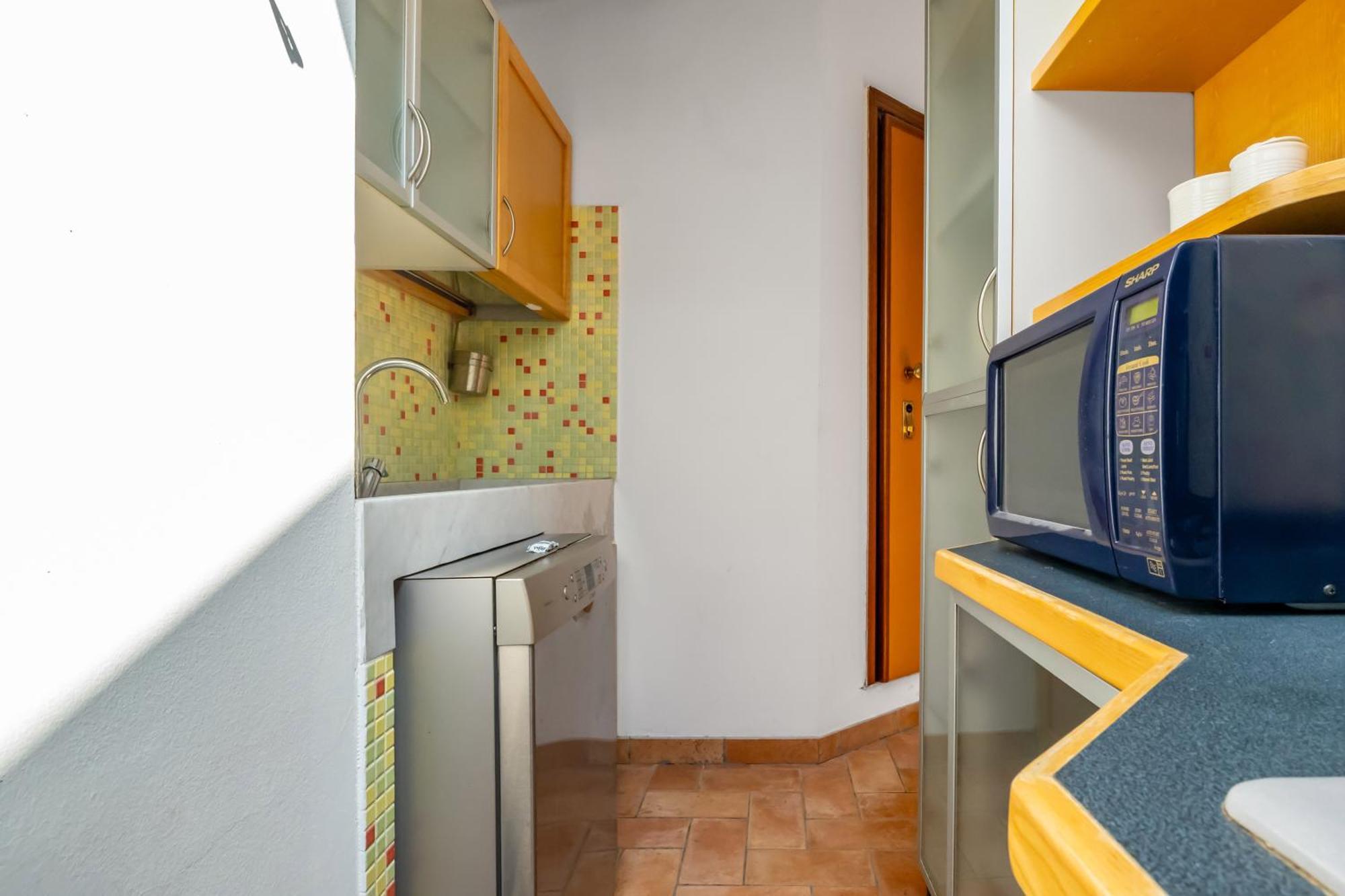 Bright Garibaldi & Moscova Apartment