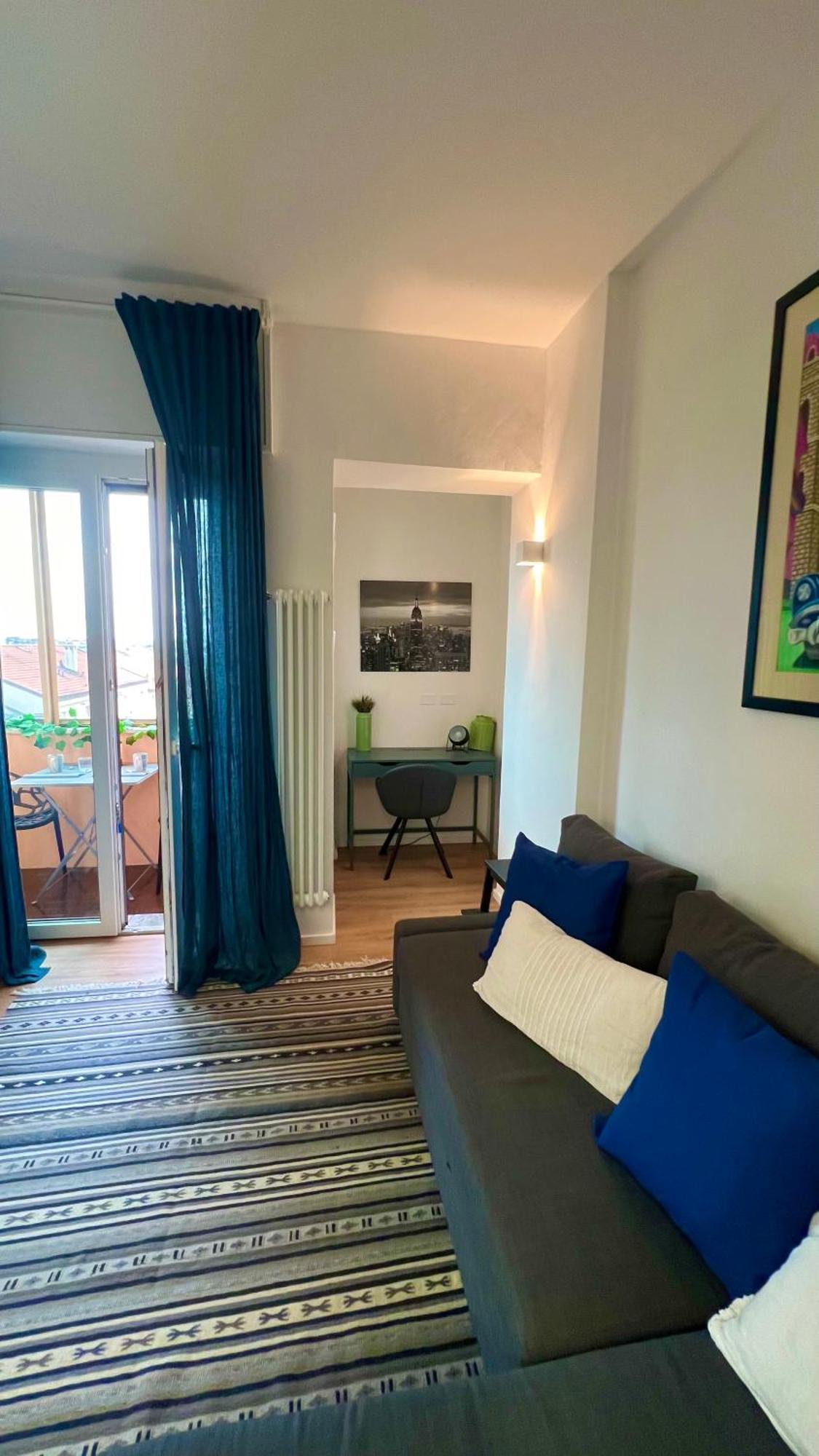 Apartment Gambara Urban Flat - Stylish And Next To Metro *