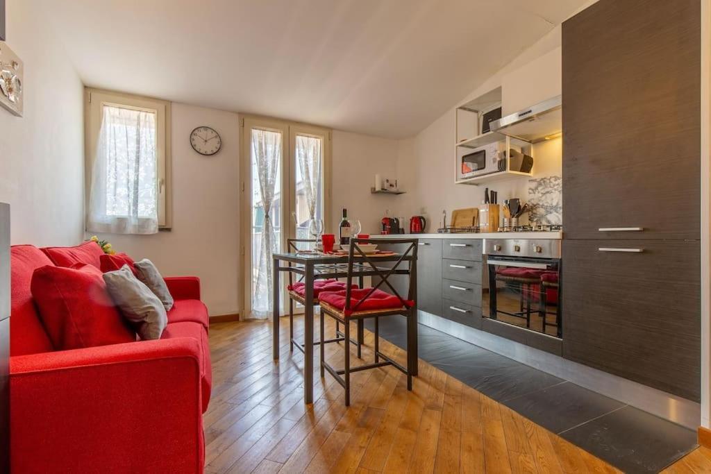 Apartment Unique & Strategic Flat, 50m From M4 Station *