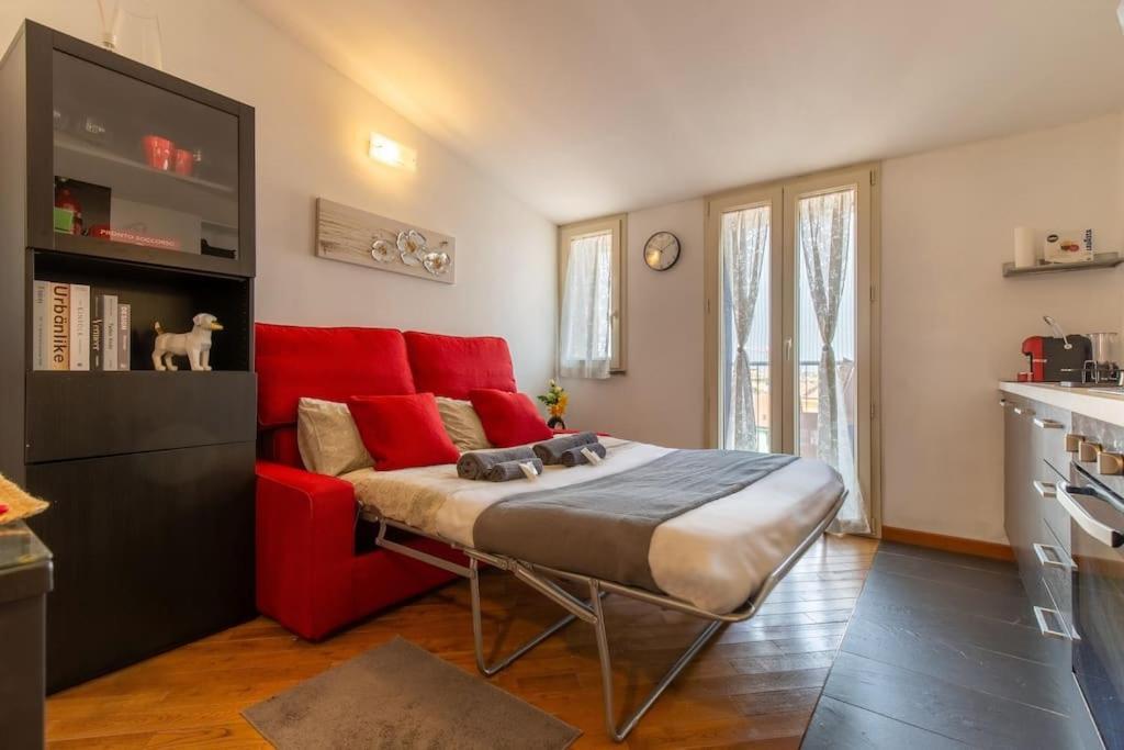 Unique & Strategic Flat, 50m From M4 Station * Milan