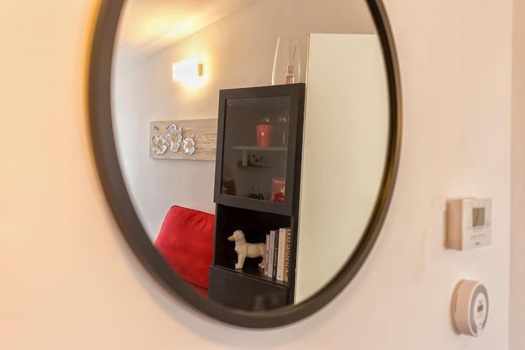 Unique & Strategic Flat, 50m From M4 Station Apartment *
