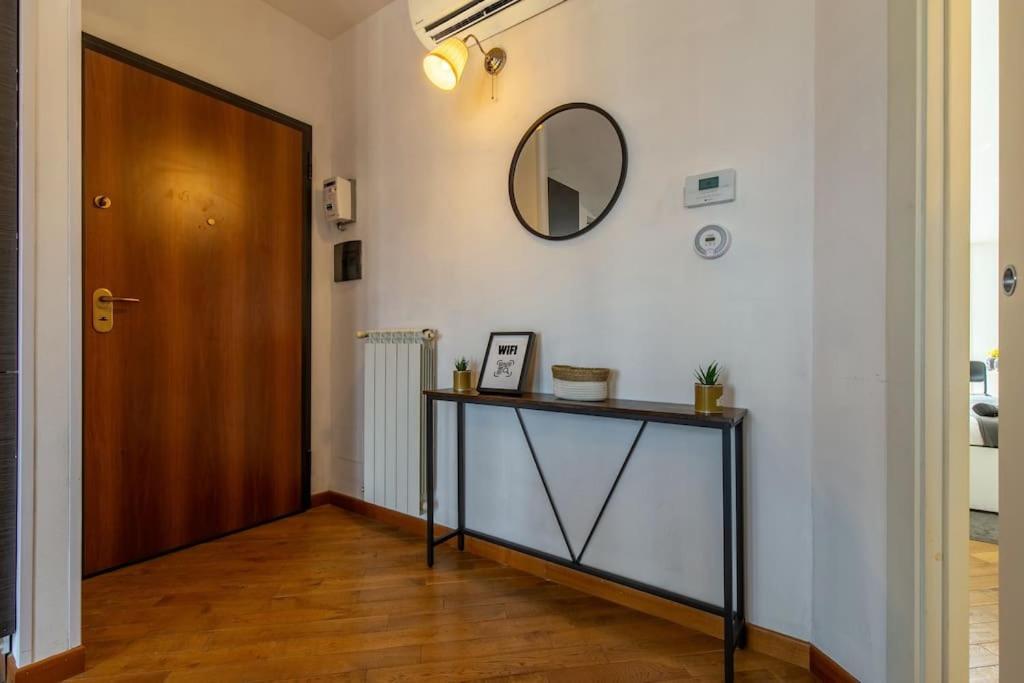 Apartment Unique & Strategic Flat, 50m From M4 Station