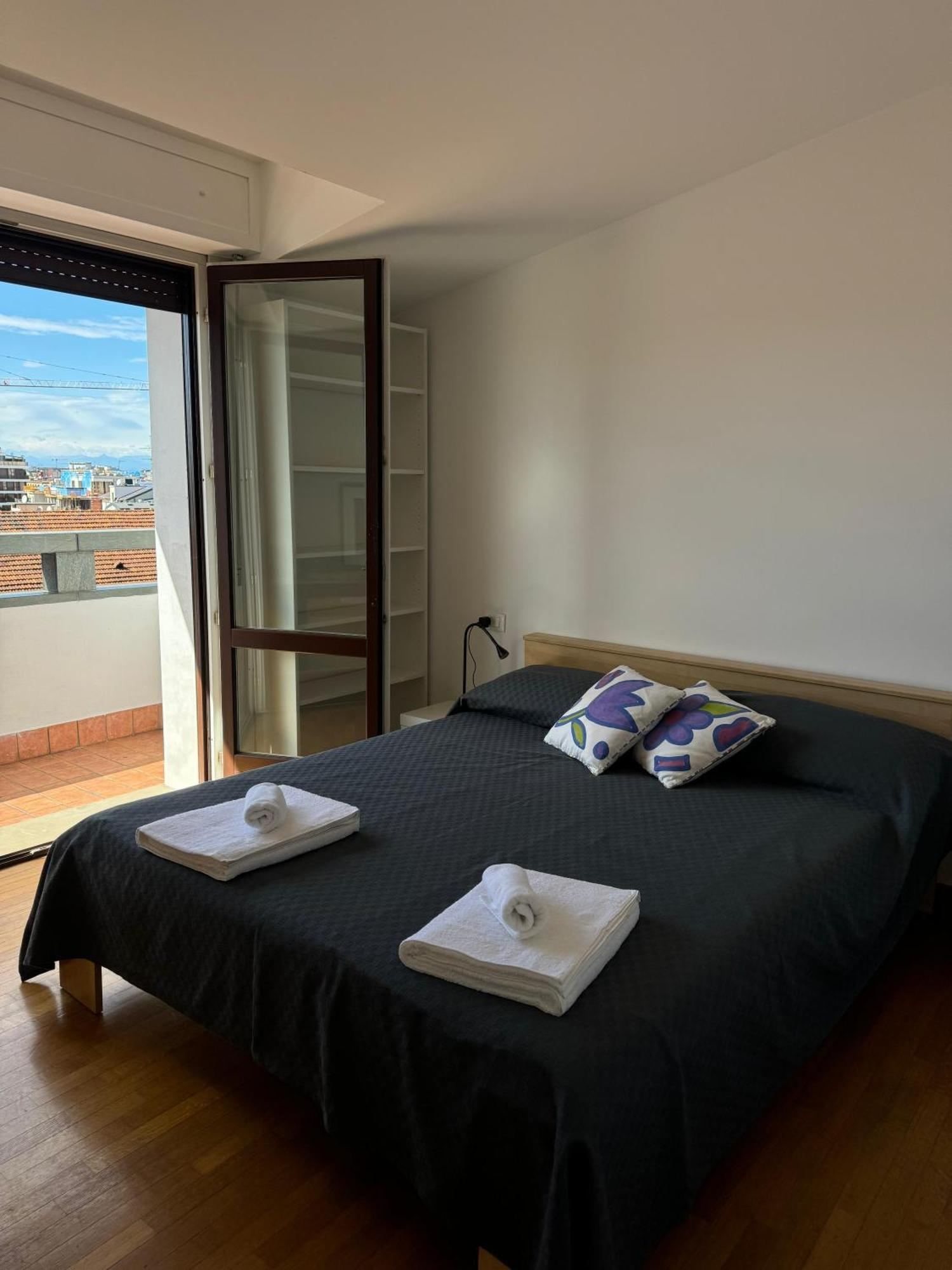 Isola- Attico Con Balcone Appartamento Milano