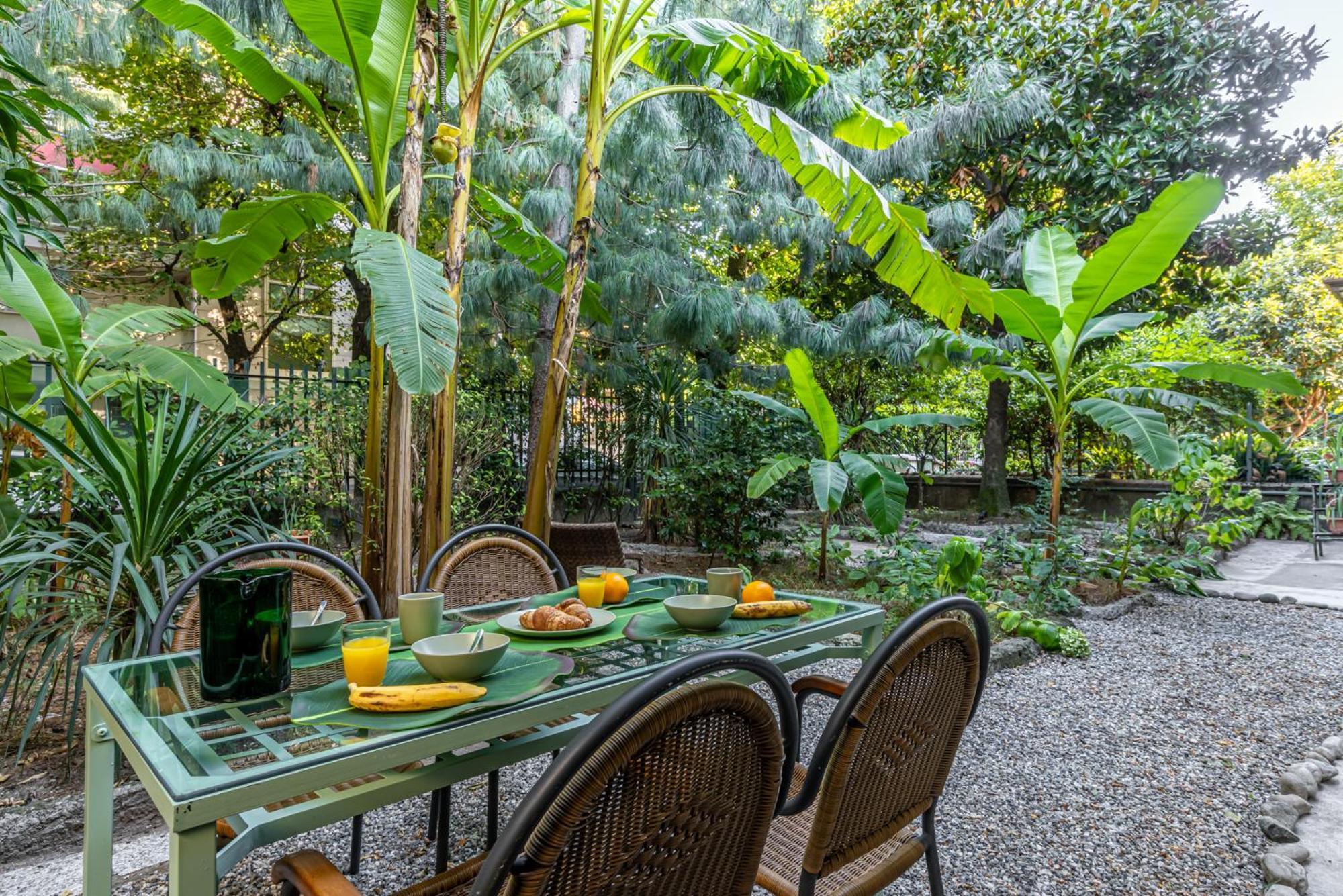 Apartment Bilocale Chic In Tropical A Due Passi Da Stazione Milan