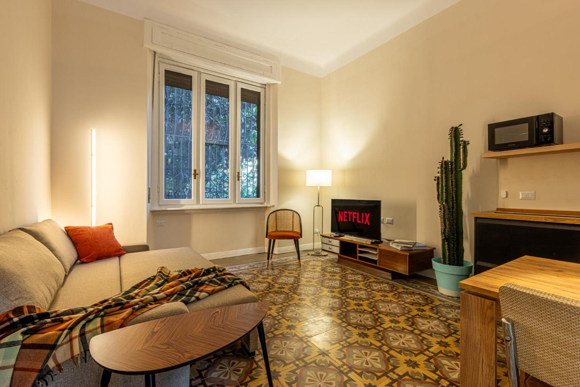 Bilocale Chic In Tropical A Due Passi Da Stazione Apartment Milan