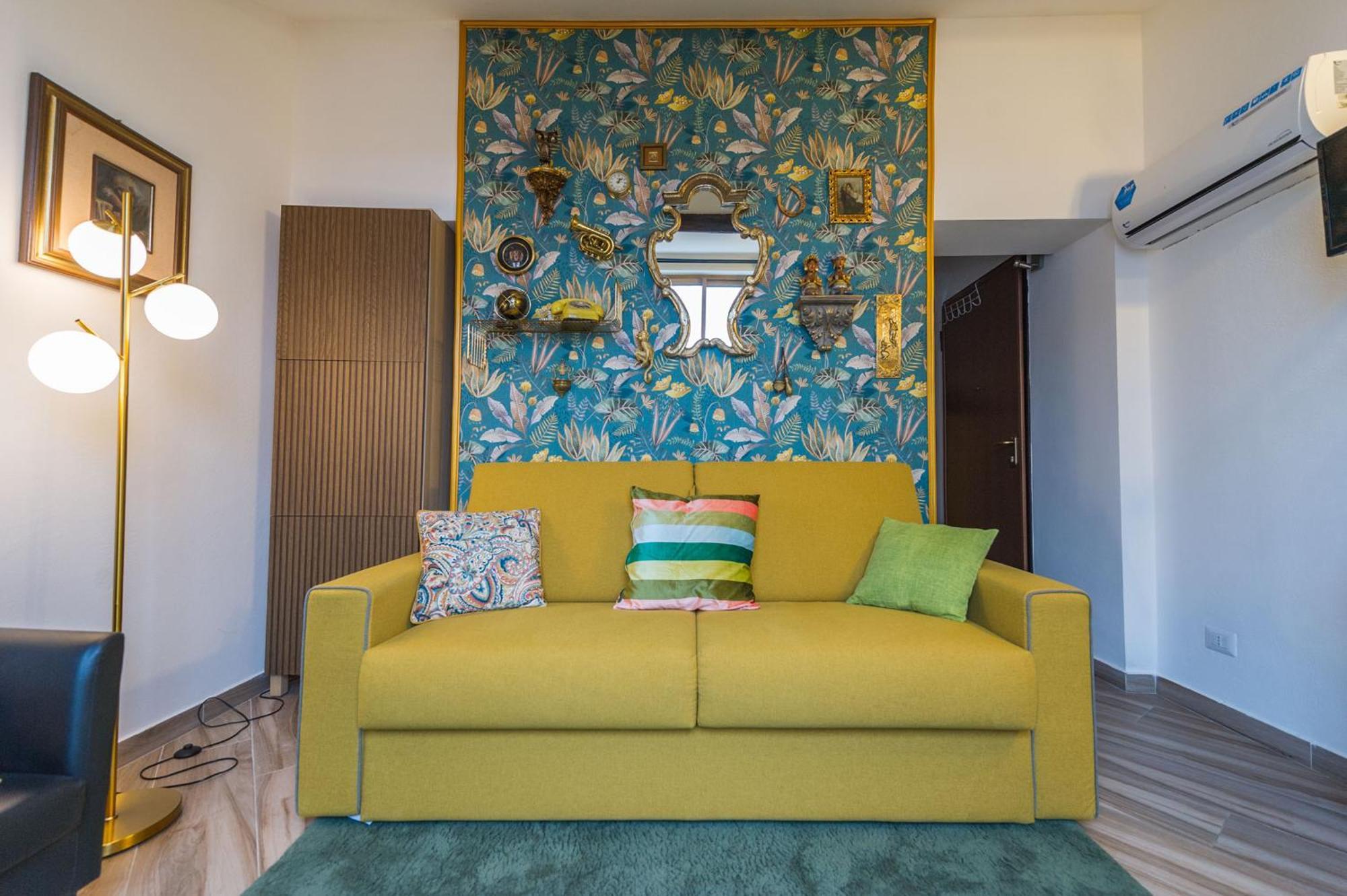 Apartment Deluxe Attic For 2, With Amazing Terrace And Poweful Wi-fi - Very Near The Metro, Position, Very Well Connected To Train Stations And Malpensa, Linate And Begramo Airports