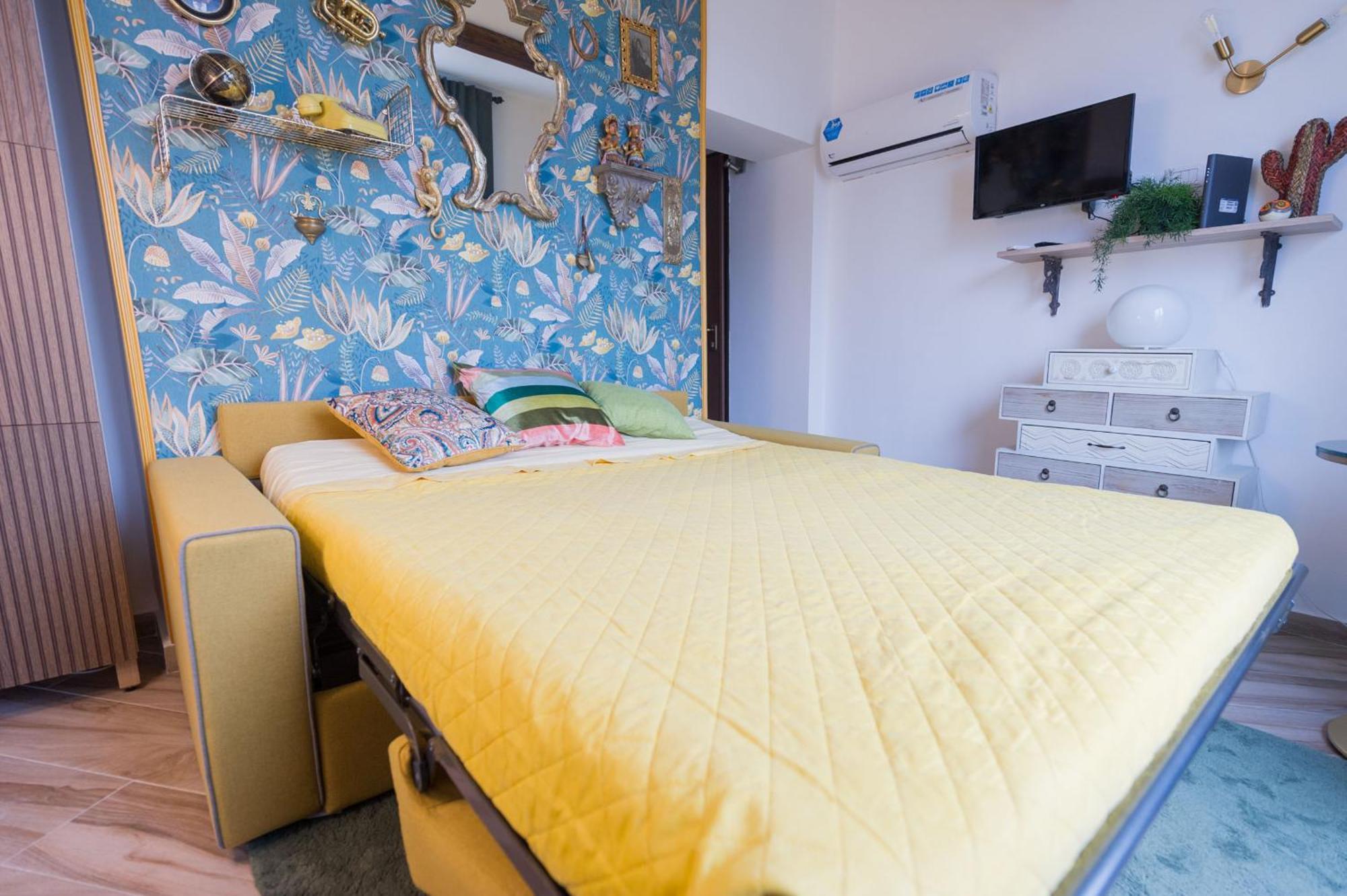 Deluxe Attic For 2, With Amazing Terrace And Poweful Wi-fi - Very Near The Metro, Position, Very Well Connected To Train Stations And Malpensa, Linate And Begramo Airports Apartment Milan