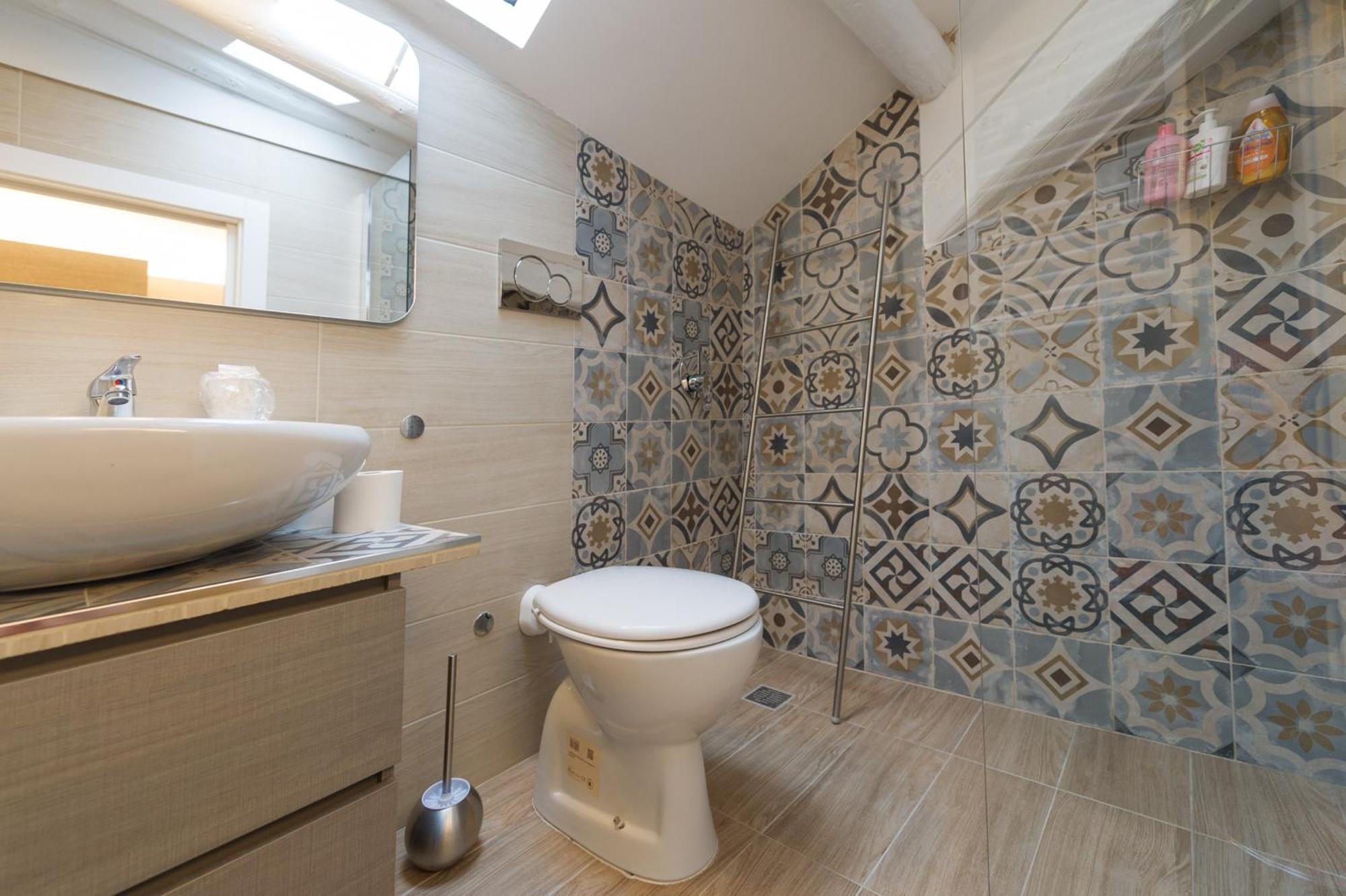 Apartment Deluxe Attic For 2, With Amazing Terrace And Poweful Wi-fi - Very Near The Metro, Position, Very Well Connected To Train Stations And Malpensa, Linate And Begramo Airports *