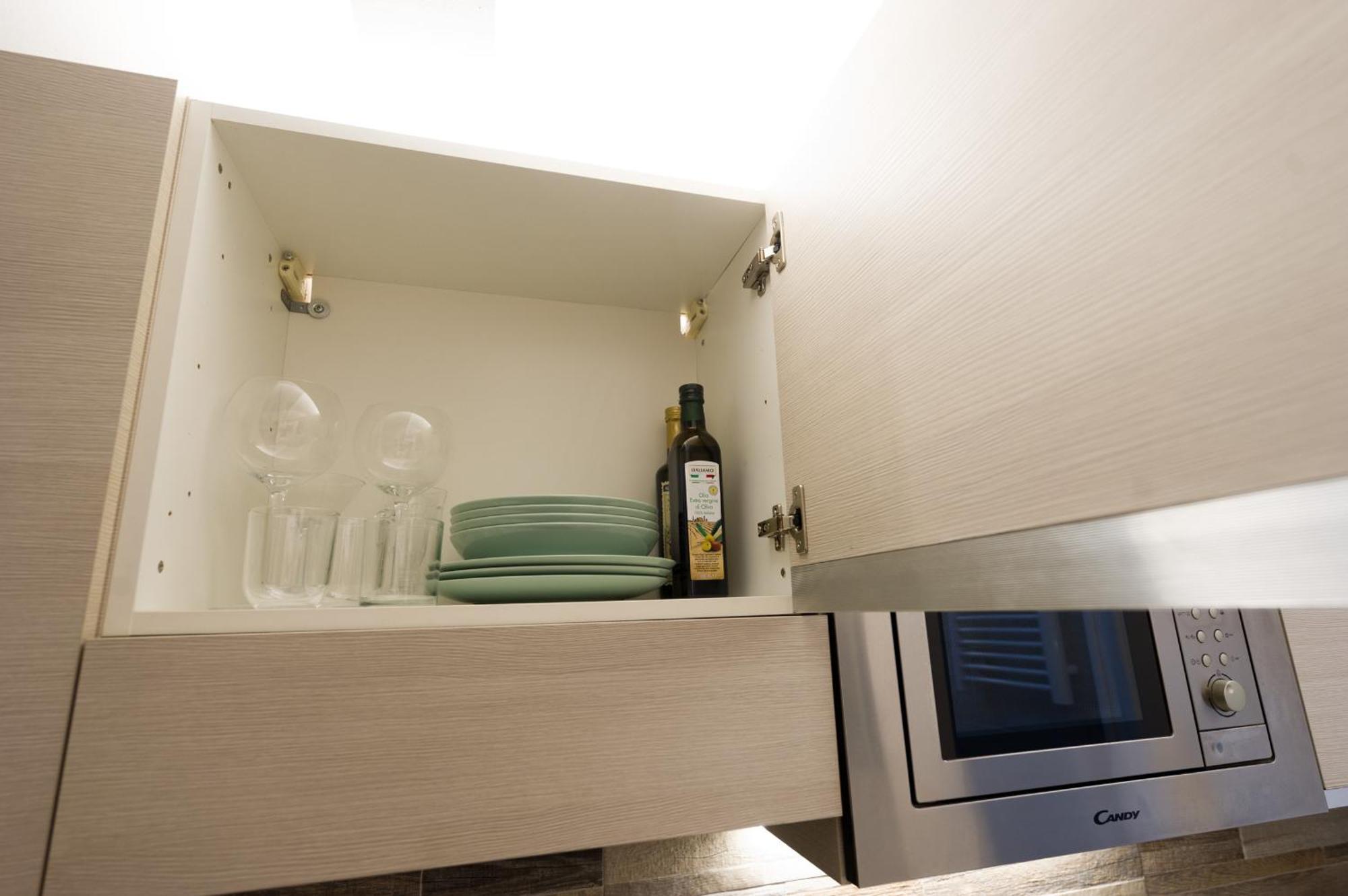 Apartment Deluxe Attic For 2, With Amazing Terrace And Poweful Wi-fi - Very Near The Metro, Position, Very Well Connected To Train Stations And Malpensa, Linate And Begramo Airports Milan