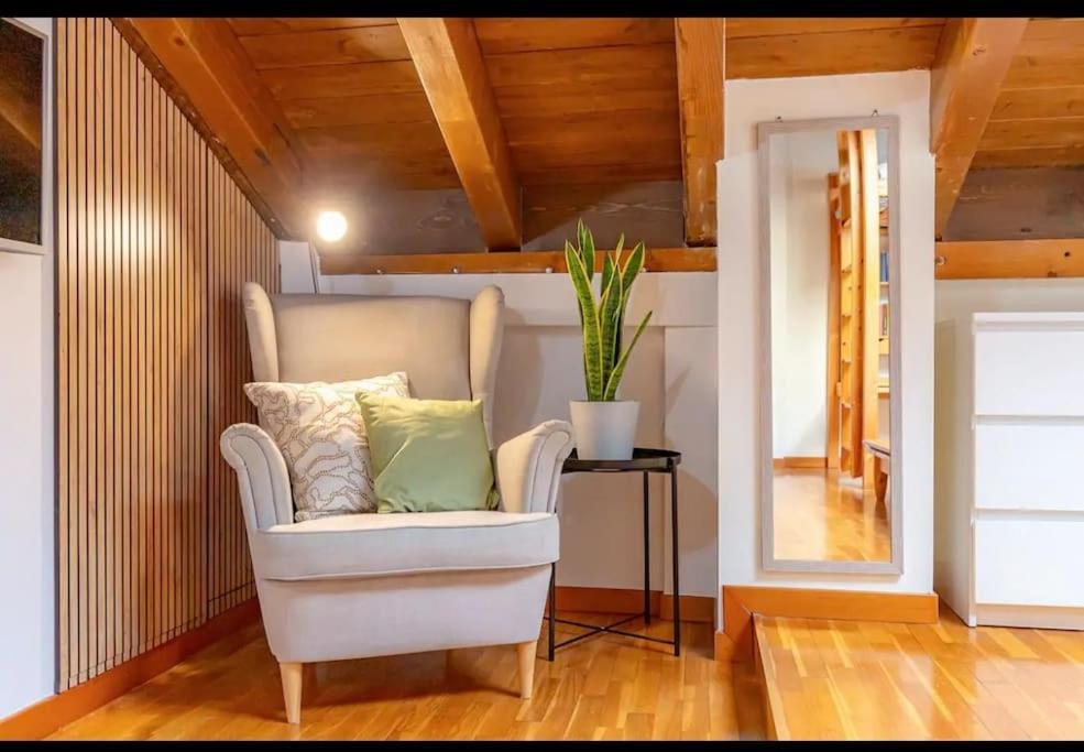 Apartment - M3 Sondrio, Duomo 10 Minuti Milan