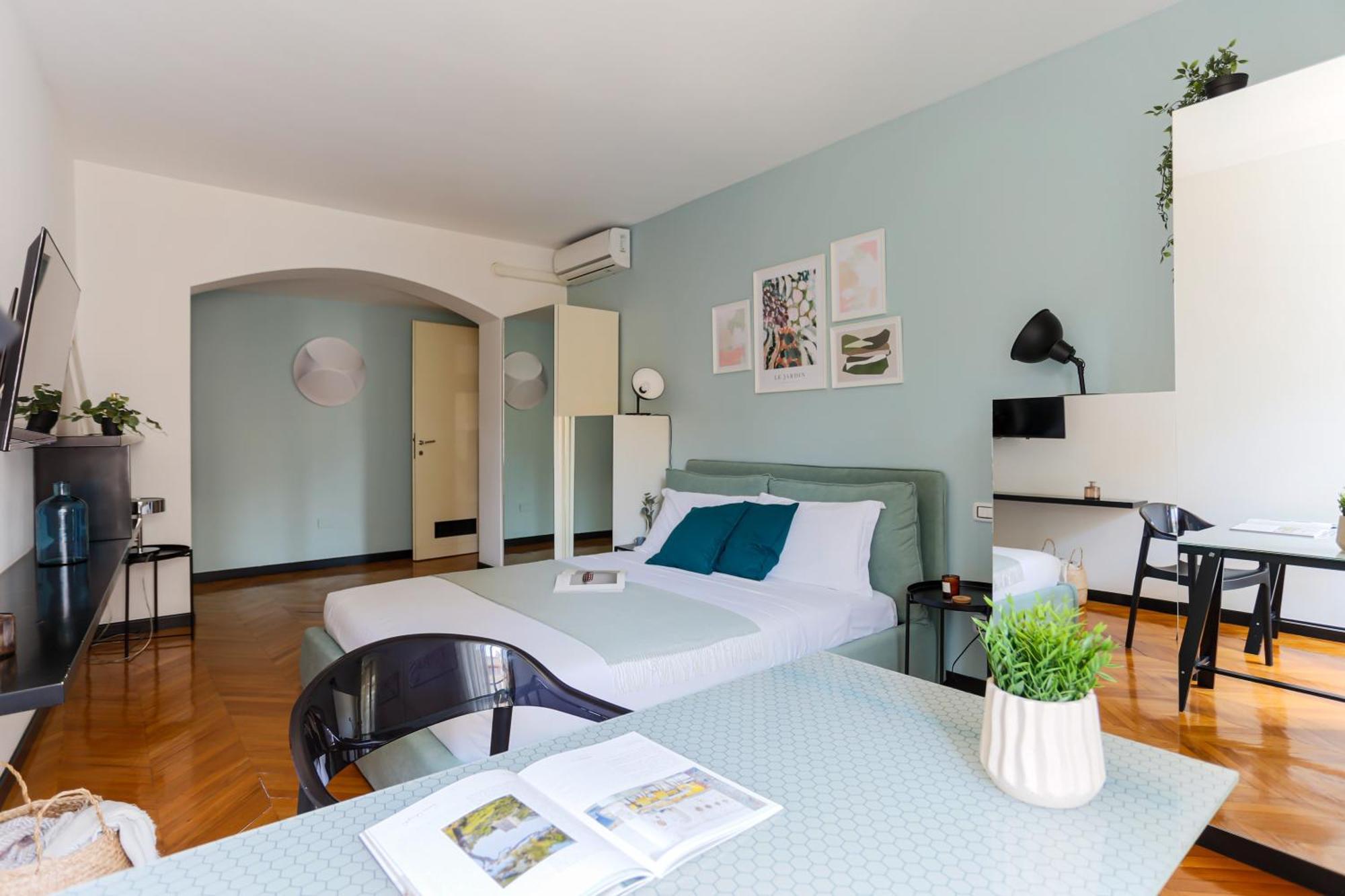 The Rent - Colorful In Station Apartment Milan
