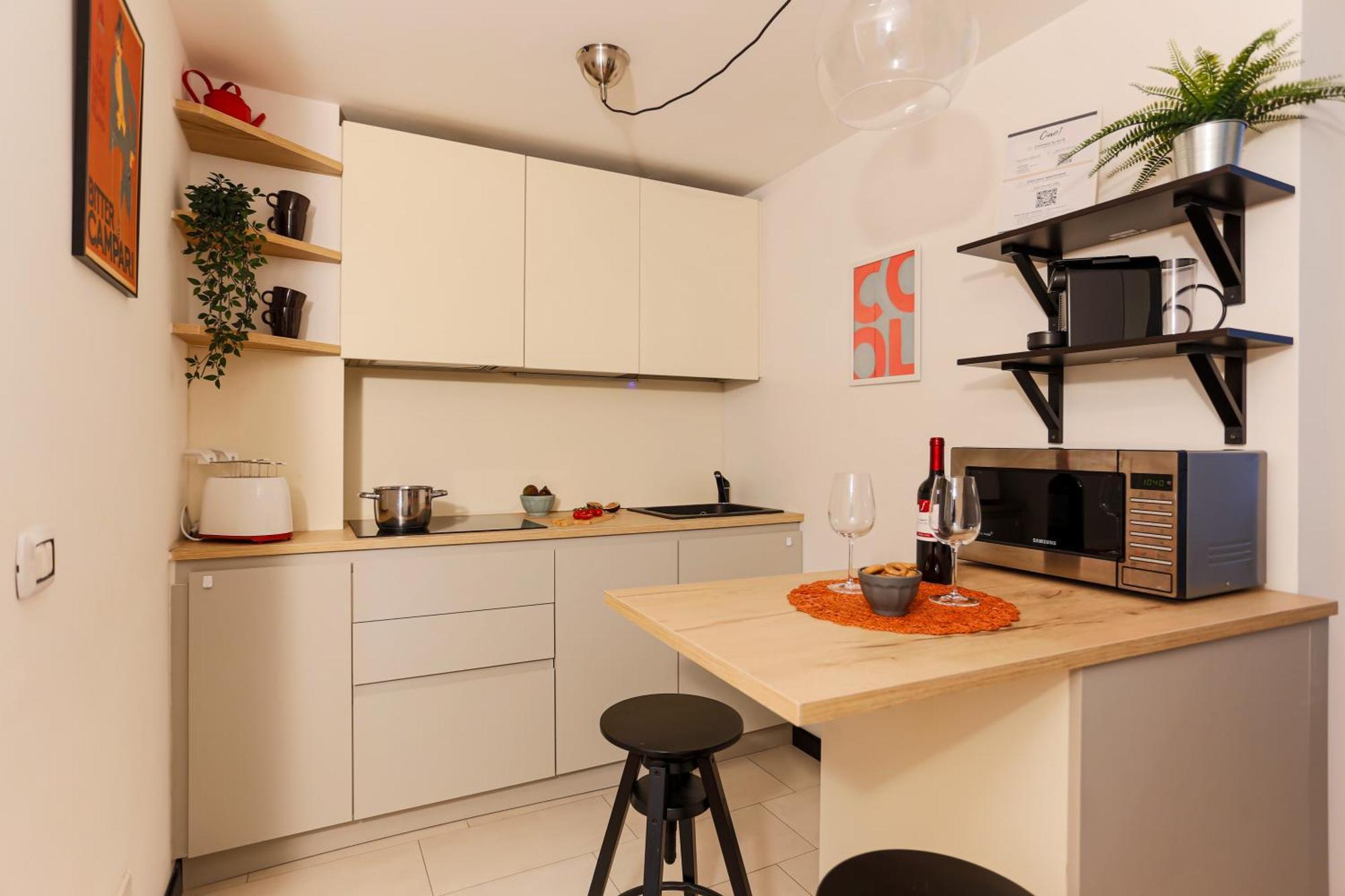 The Rent - Colorful In Station Apartment Milan