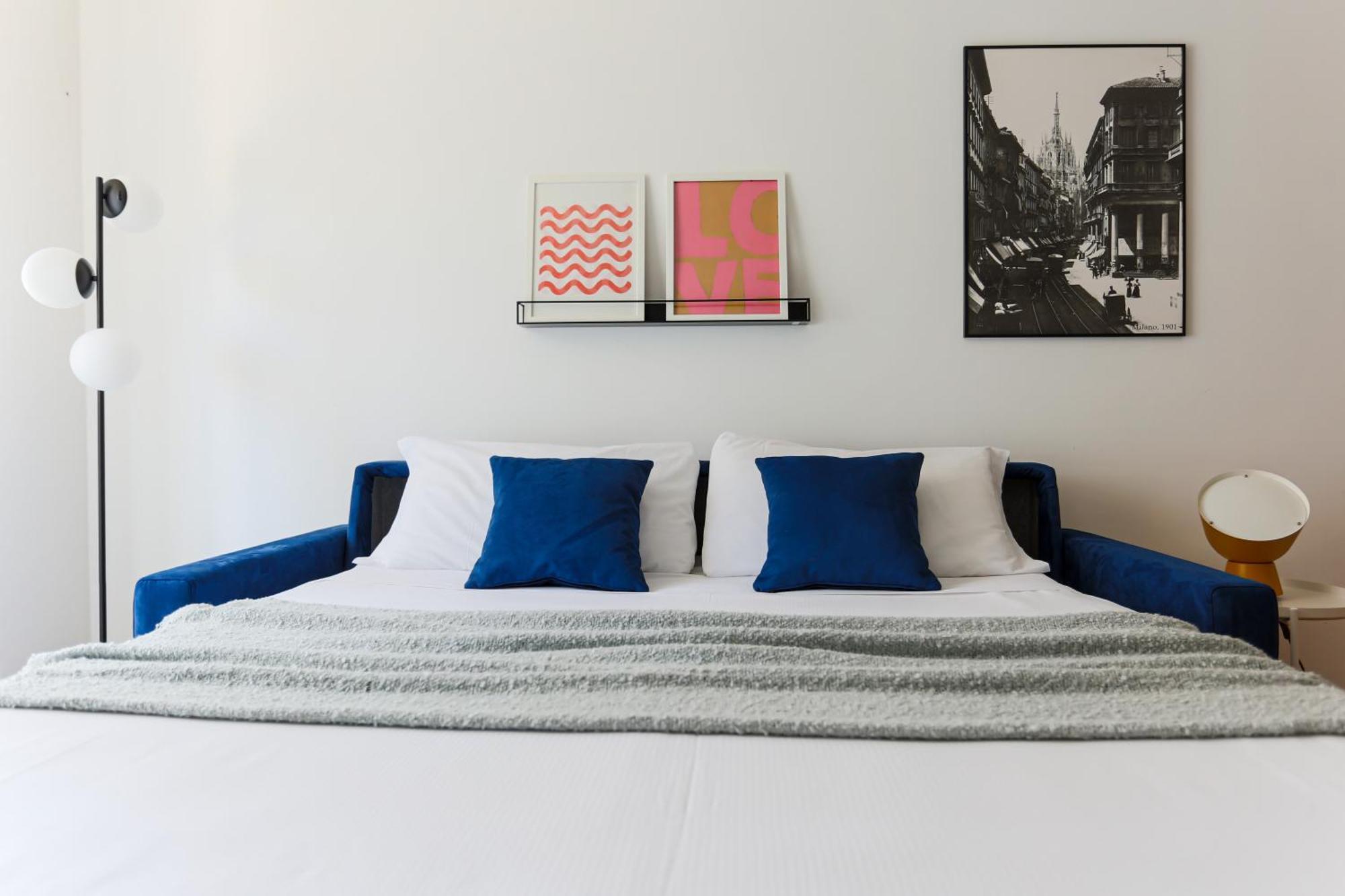 The Rent - Colorful In Station Apartment Milan